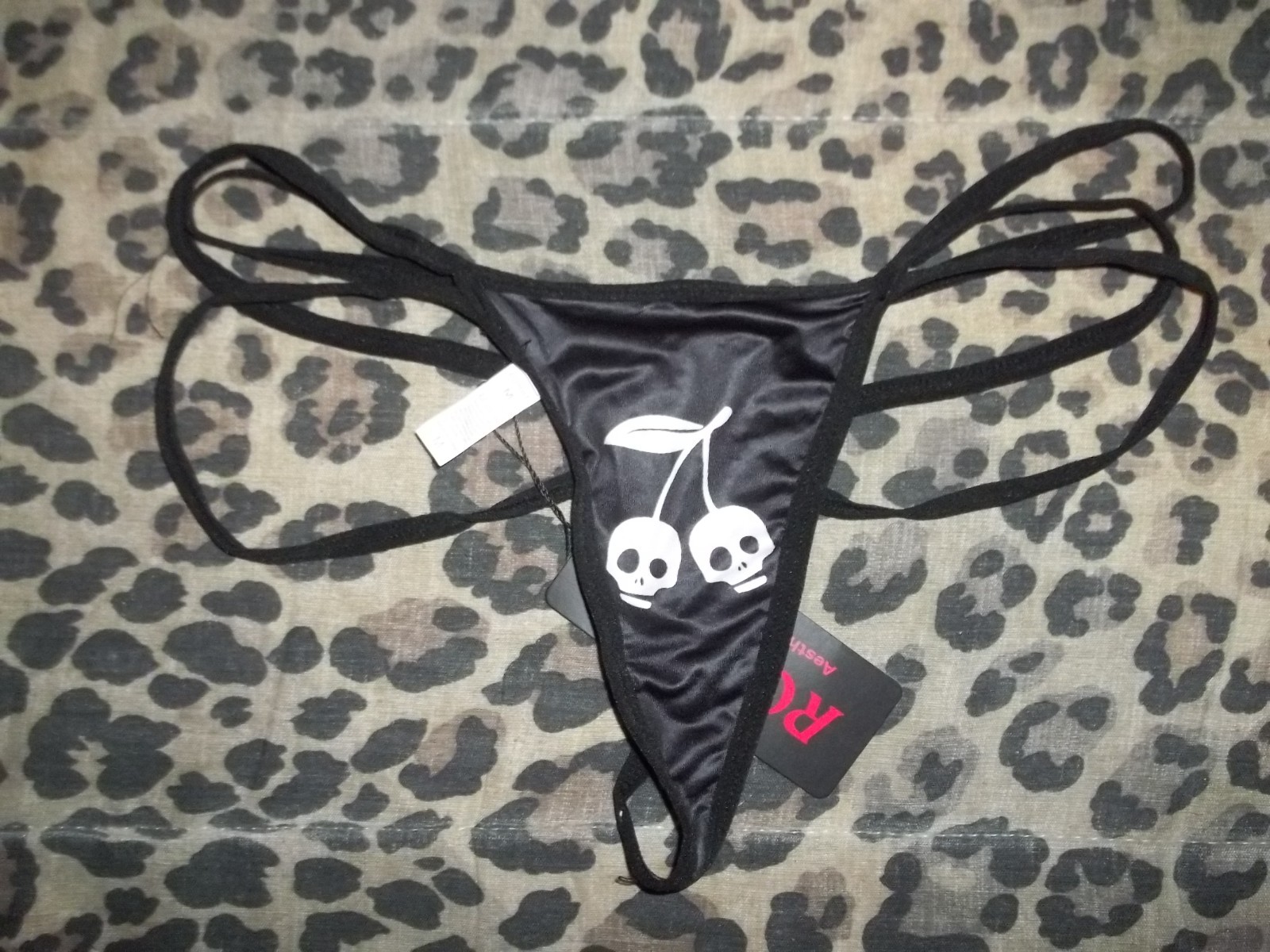 Romwe skull cherry graphic strappy ring link g-string panties M black nwt goth