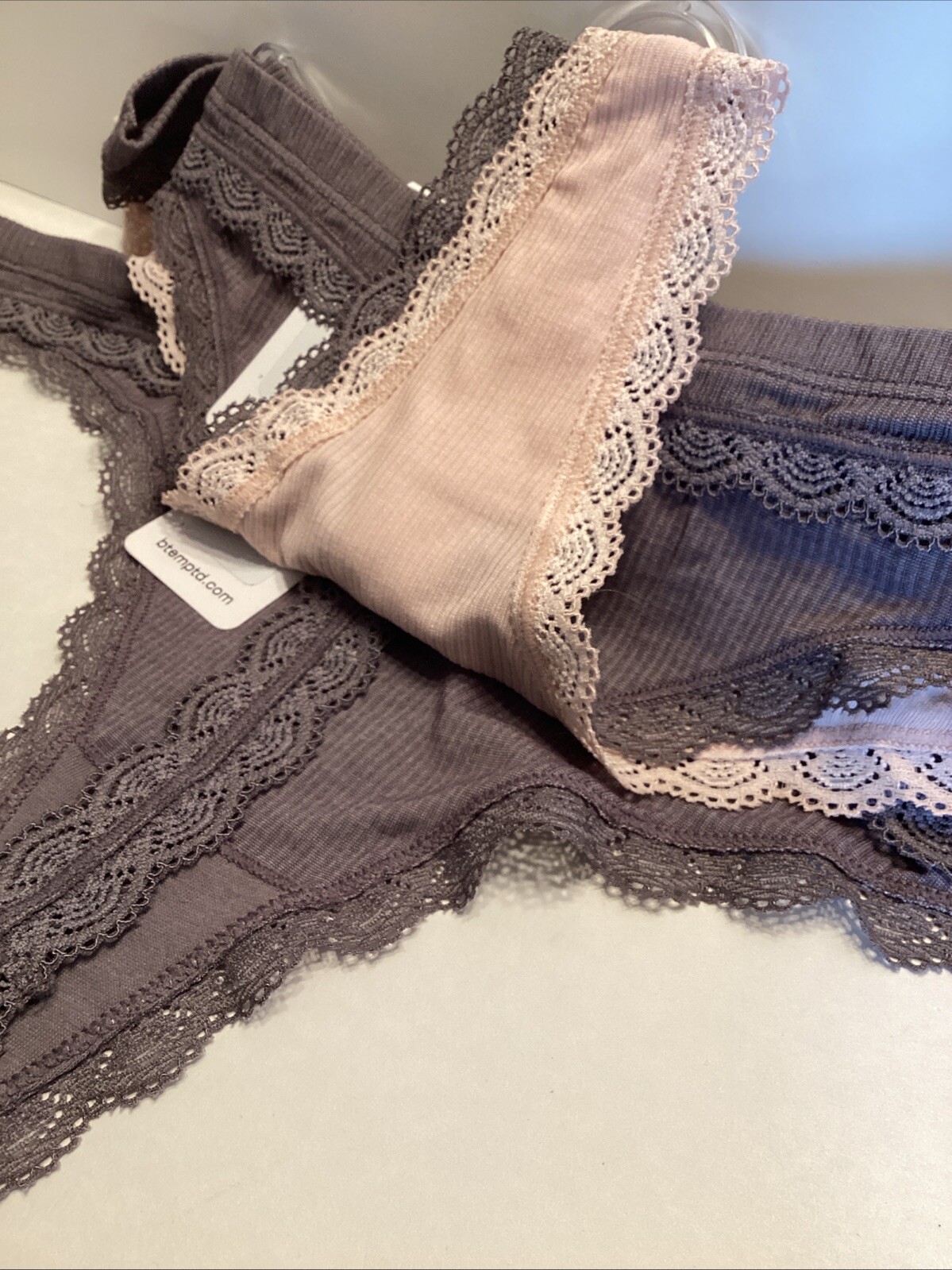 B.temp’d By Wacoal 3pk Ribbed Lace Trim Thongs Panties Underwear. Sz Large