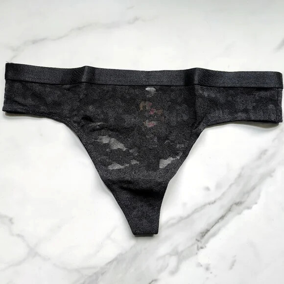 PINK Victoria’s Secret Wear Everywhere Lace Thong Panty Pure Black Size S