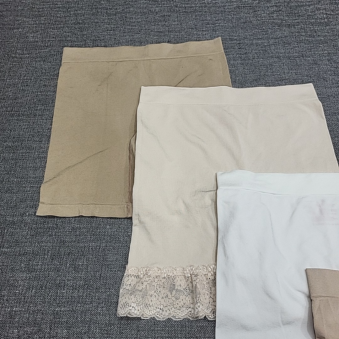 Breezies Women’s Seamless Smoothing Mid Thigh Shorts Panties Set Size Small