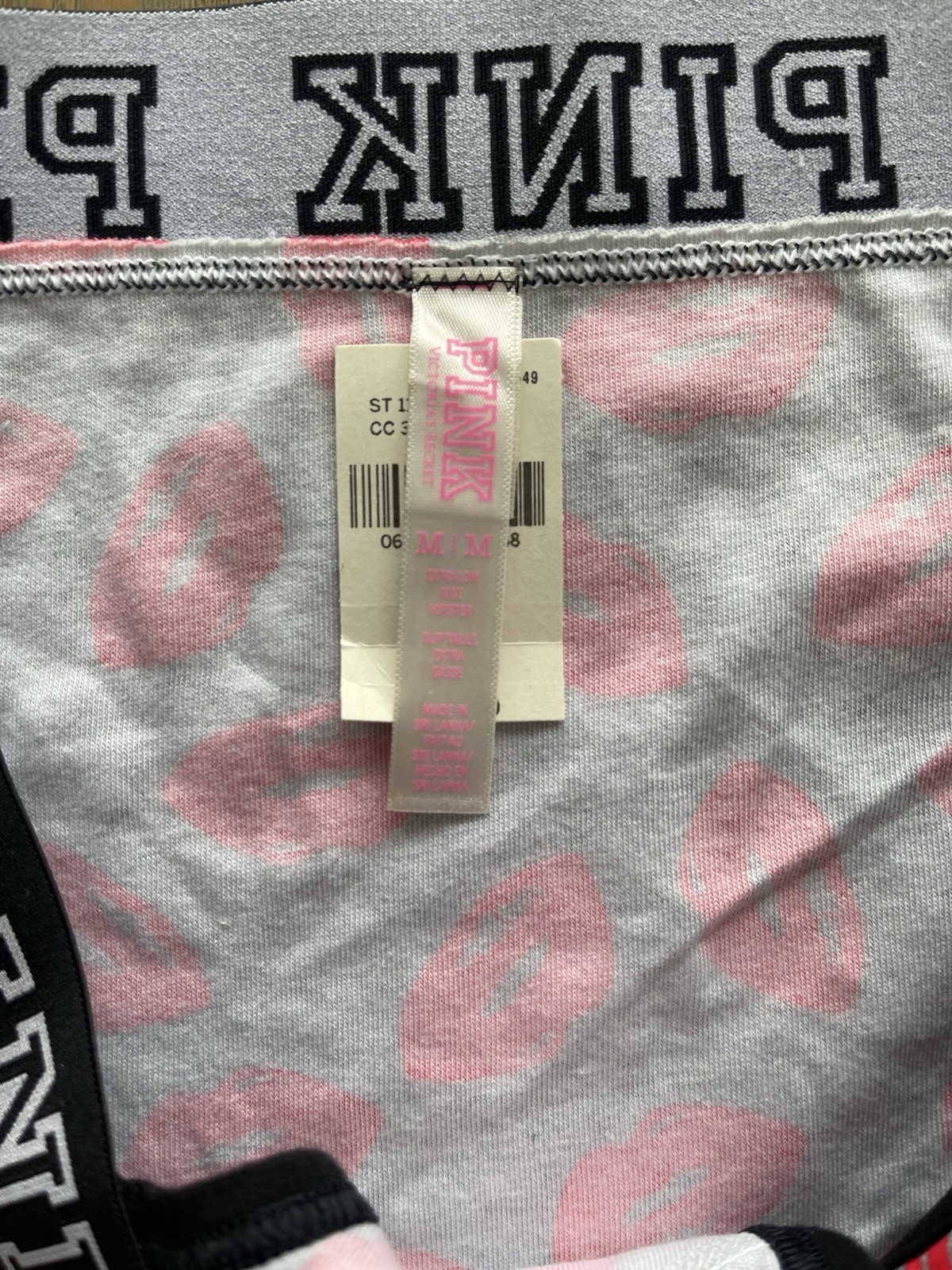NWT Victoria’s Secret PINK Gray Neon Lips Wide Logo Band Low Hipster Panty M