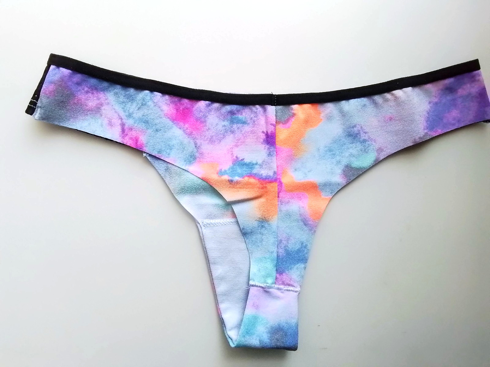 VICTORIAS SECRET PINK MULTI-COLOR NO SHOW SEAMLESS THONG PANTY S