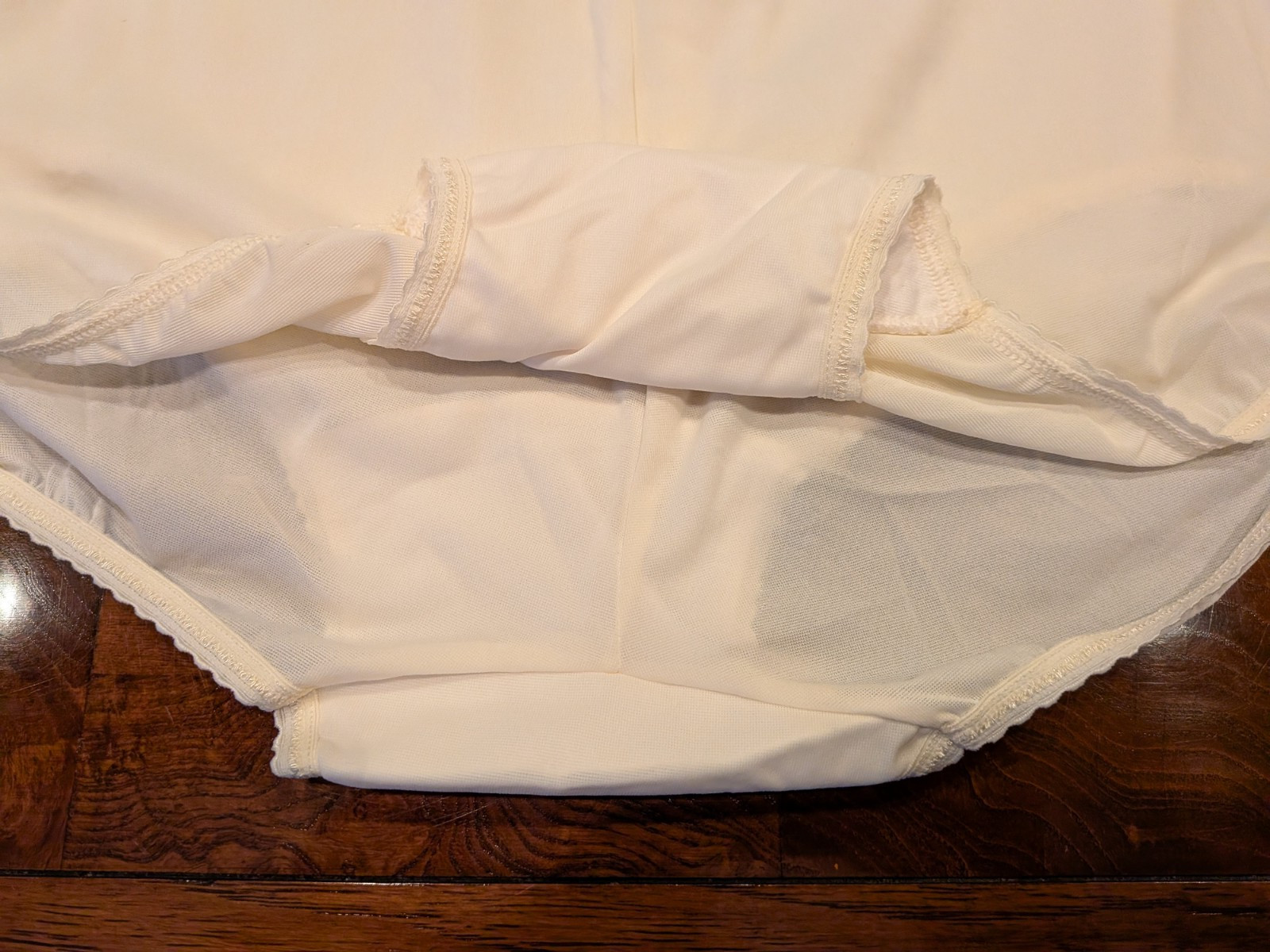 2 NWT Bali Women’s Skimp Skamp Stretch Fit Full Seat Briefs Light Yellow 2XL/ 9
