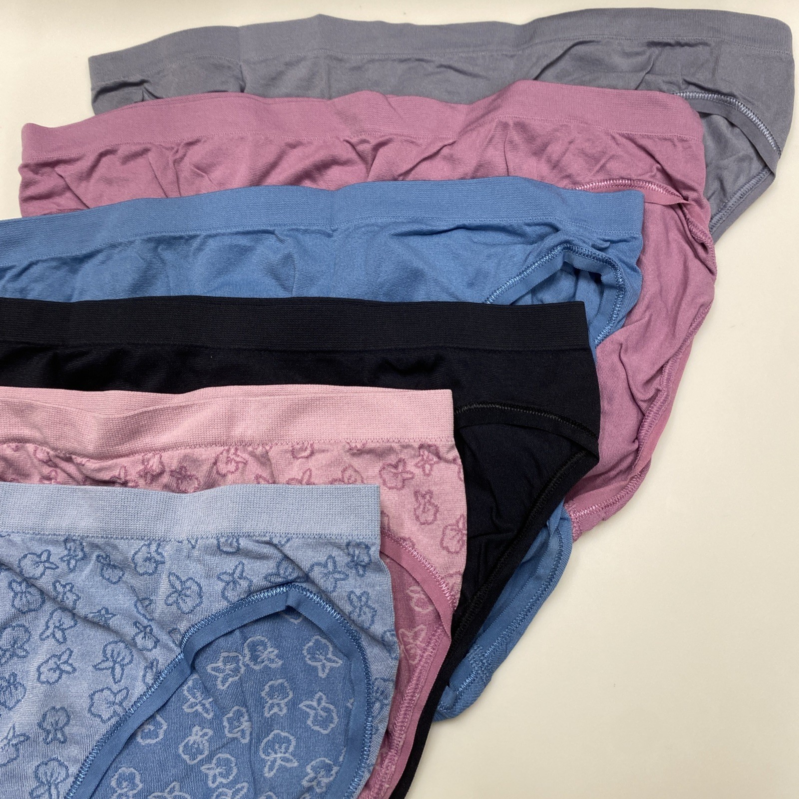 Hanes Women’s Seamless Underwear 6-Pack Bikini Colors may vary Size M❗️No Tags