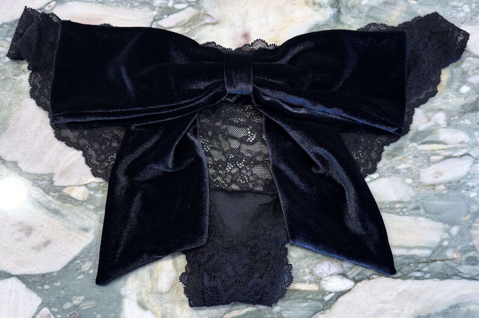 NEW Victoria Secret Dream Angels Lace & Velvet Bow Cheeky – Black – XL
