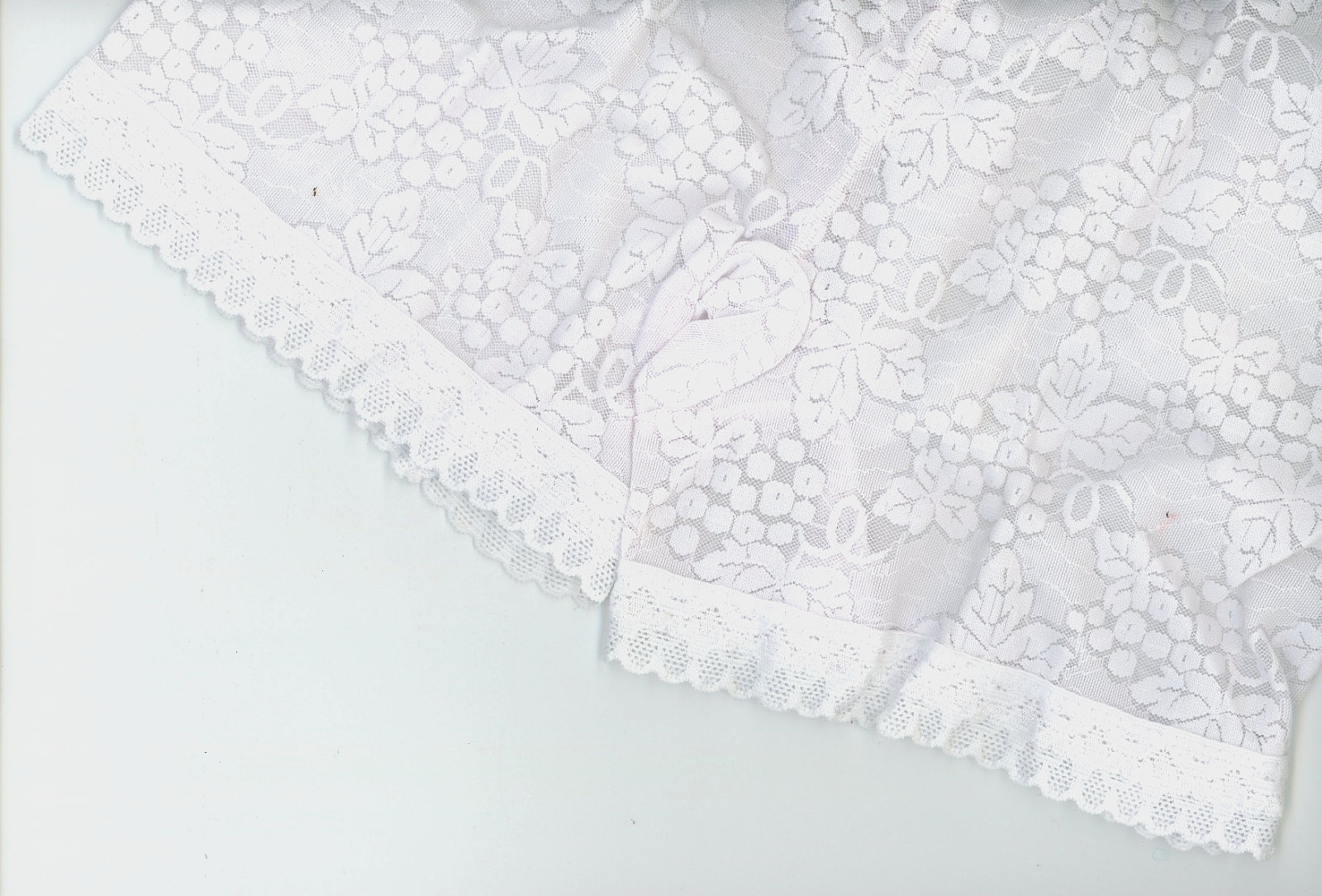 Lady girdle brief panty white lace 80% nylon 20% elastic size med girl 19″ waist