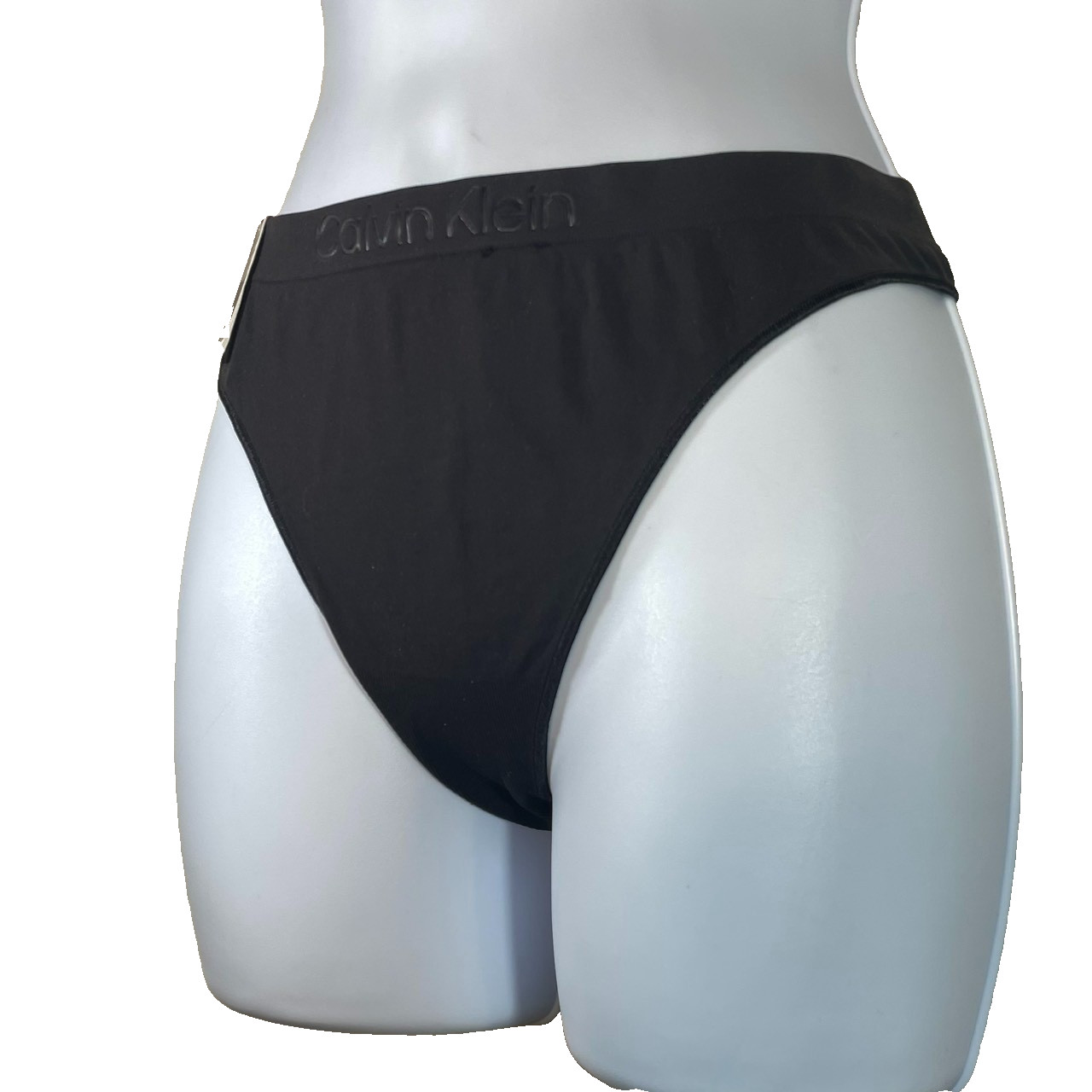 NWT Calvin Klein Women’s M Bonded Flex Thong Underwear QD3958 Black