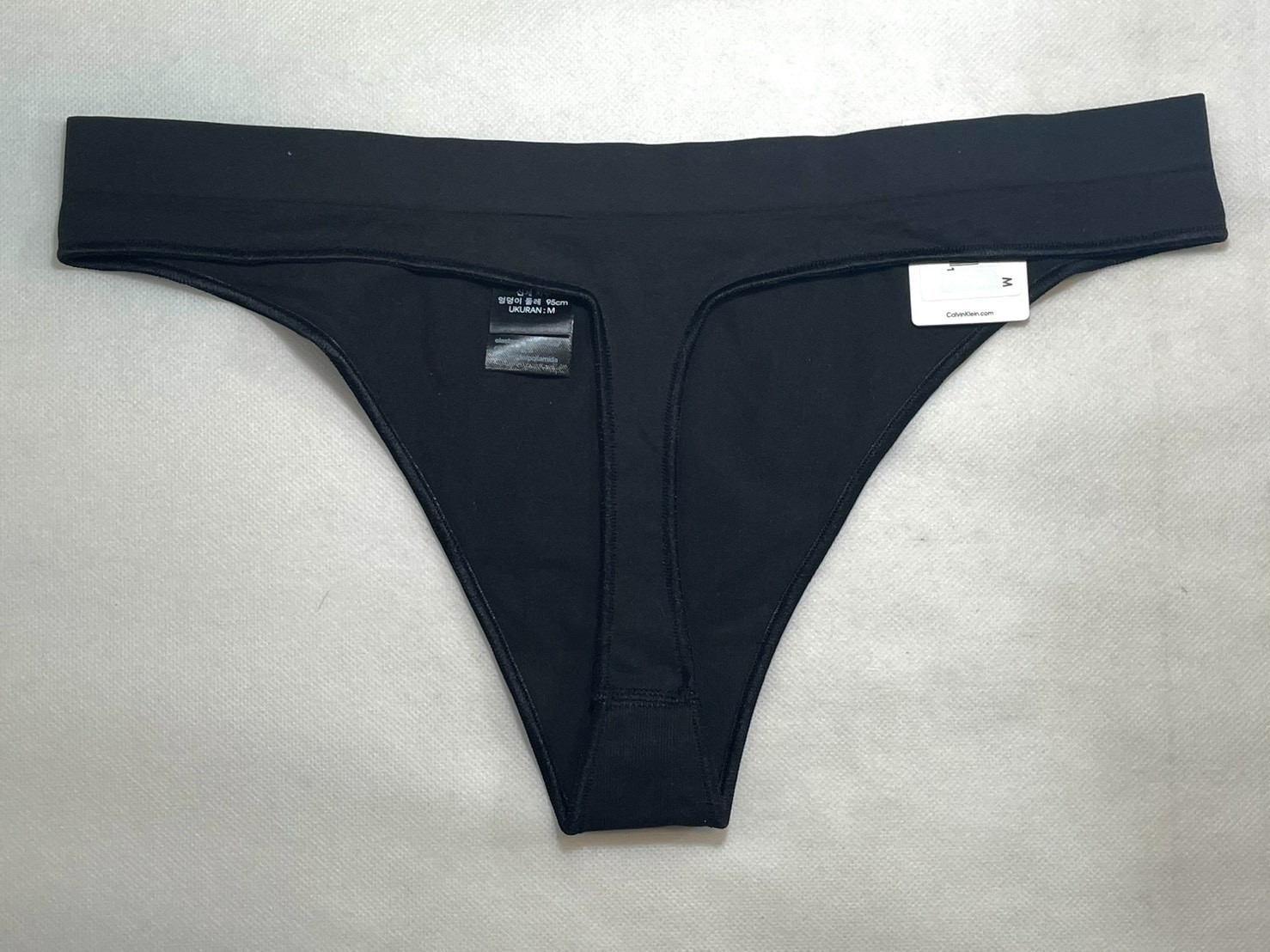 NWT Calvin Klein Women’s M Bonded Flex Thong Underwear QD3958 Black