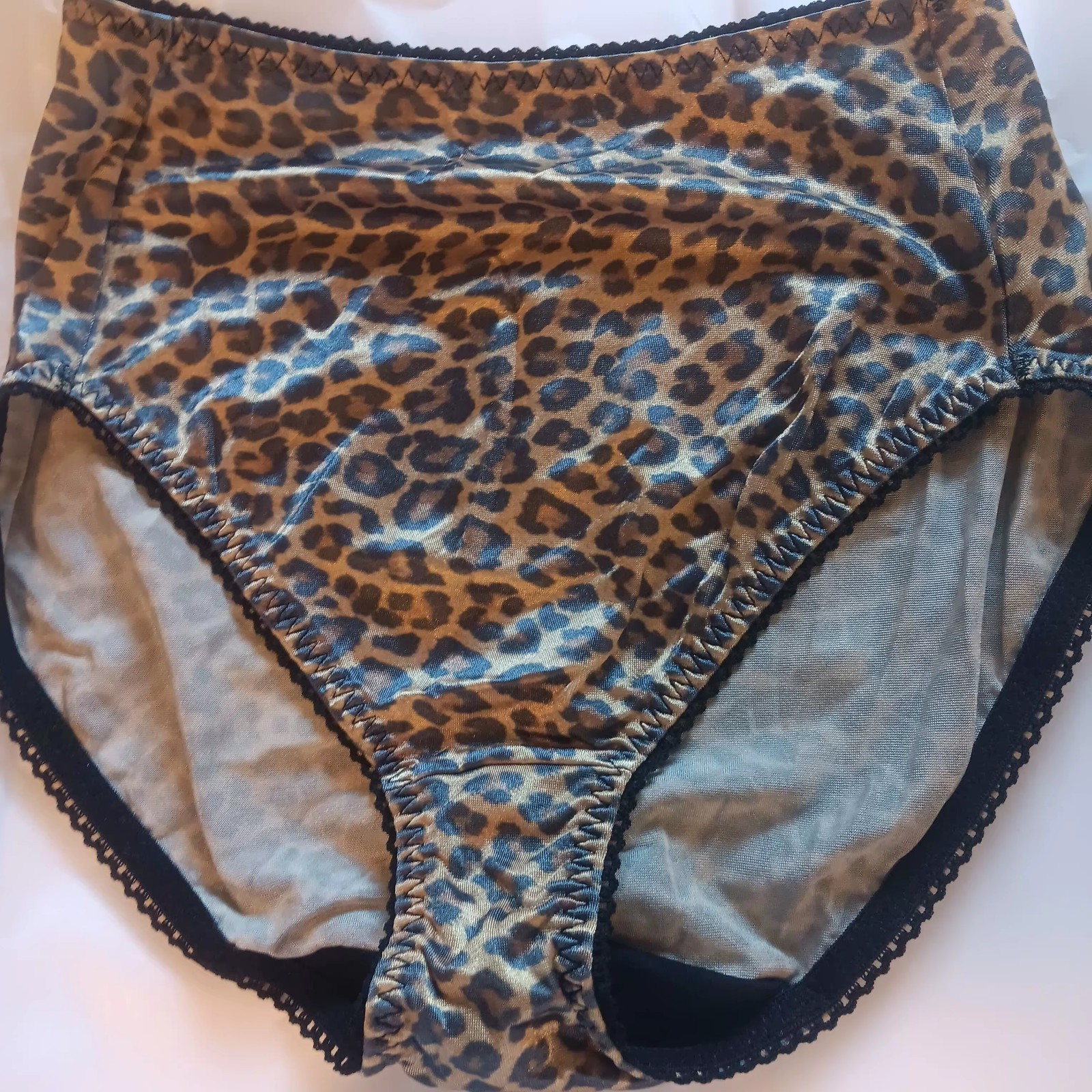 Vassarette Satin Hi-Cut Brief Panties Second Skin Animal PRINT Vintage Sz M NWOT