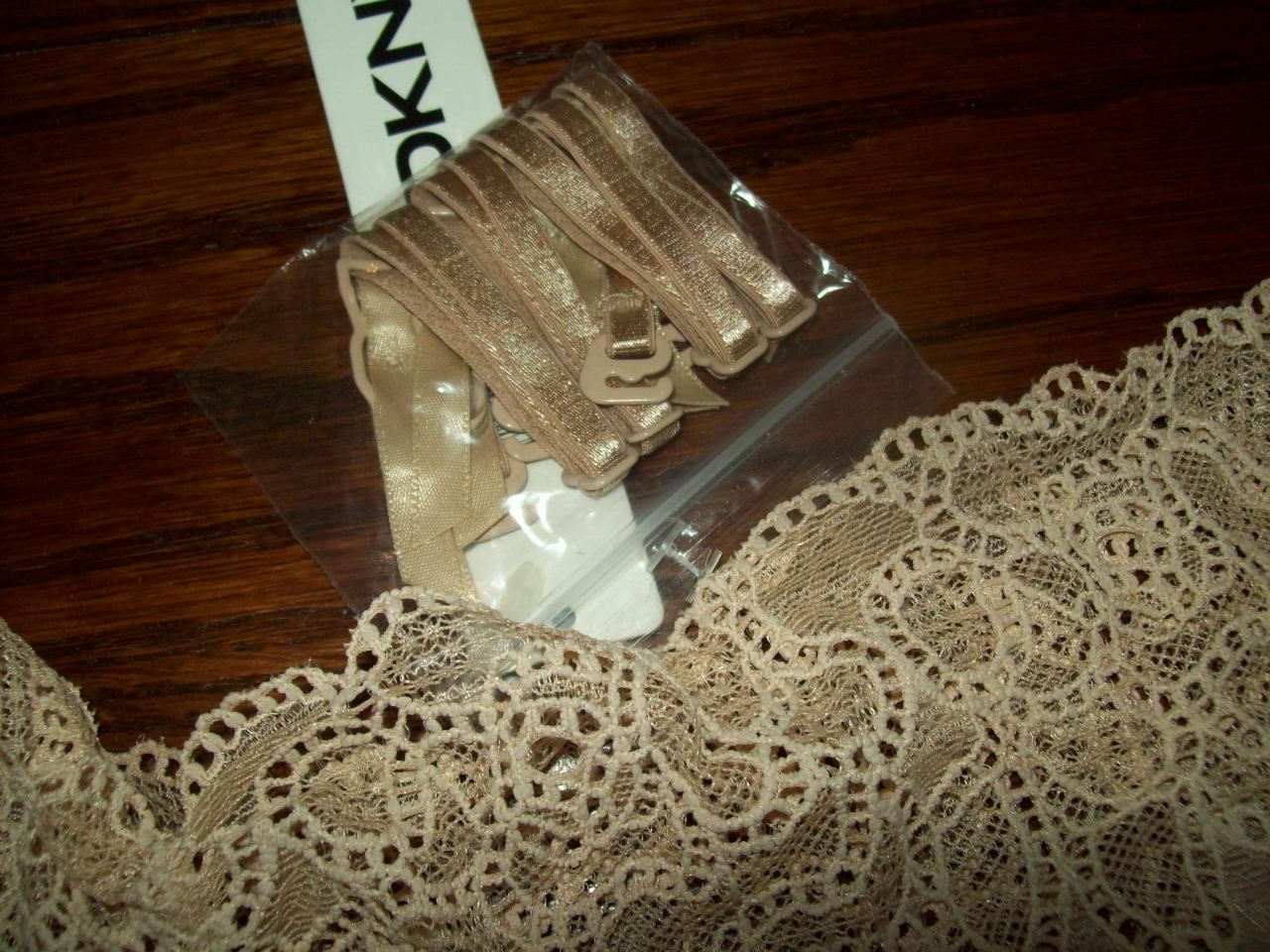 NWT DKNY LACE THONG PANTIES w REMOVABLE GARTERS 476092 DQH ANIMAL NUDE M