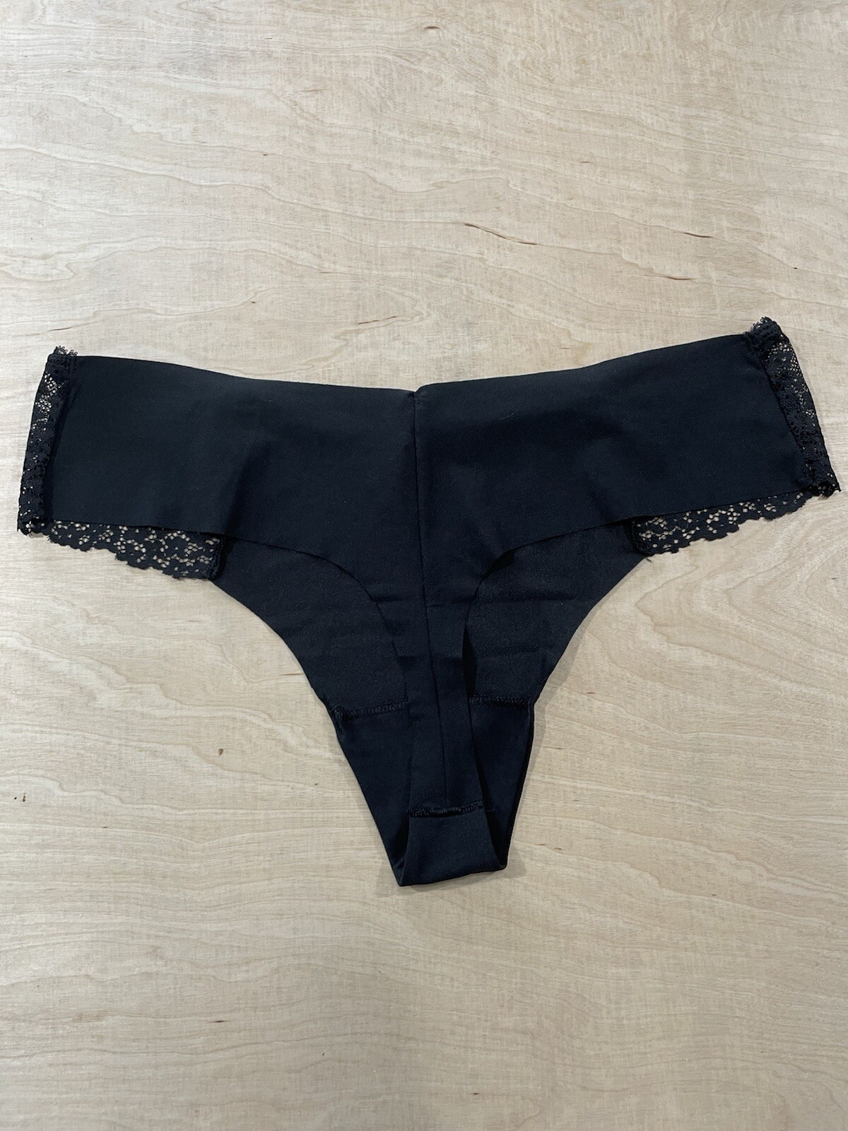 Victoria’s Secret No-Show Thong Panty Lace Detail-Black Size L NWT