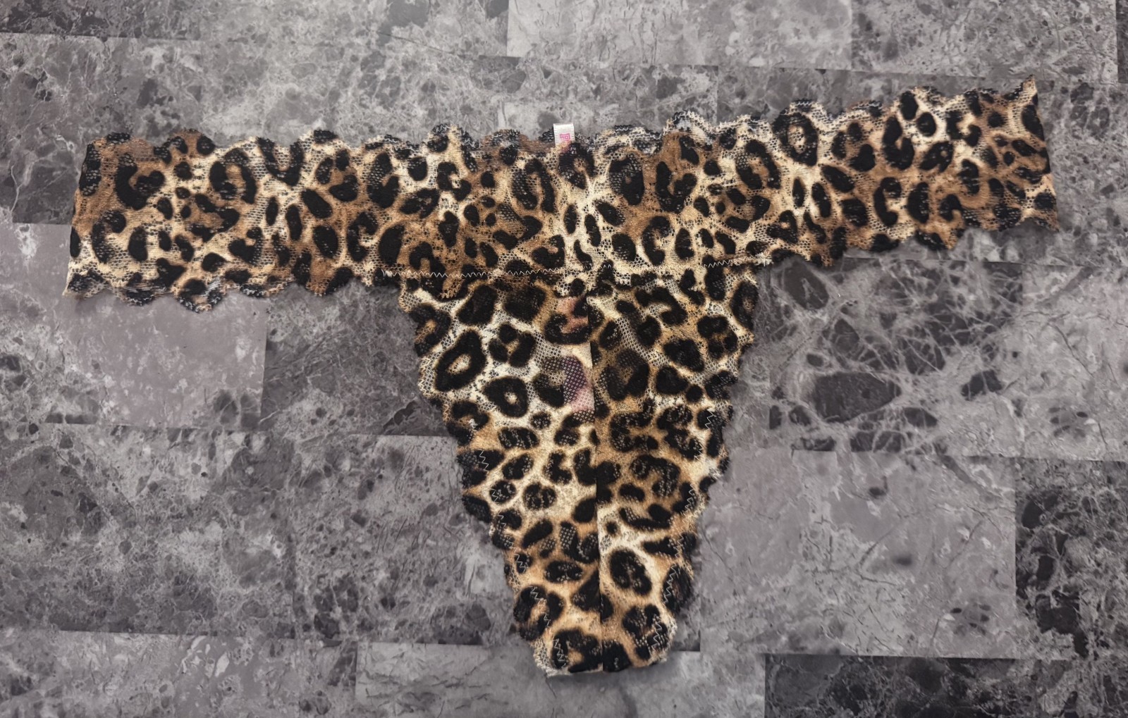 NWT VICTORIA’S SECRET PINK LARGE LEOPARD CHEETAH LACE RARE THONG PANTIES