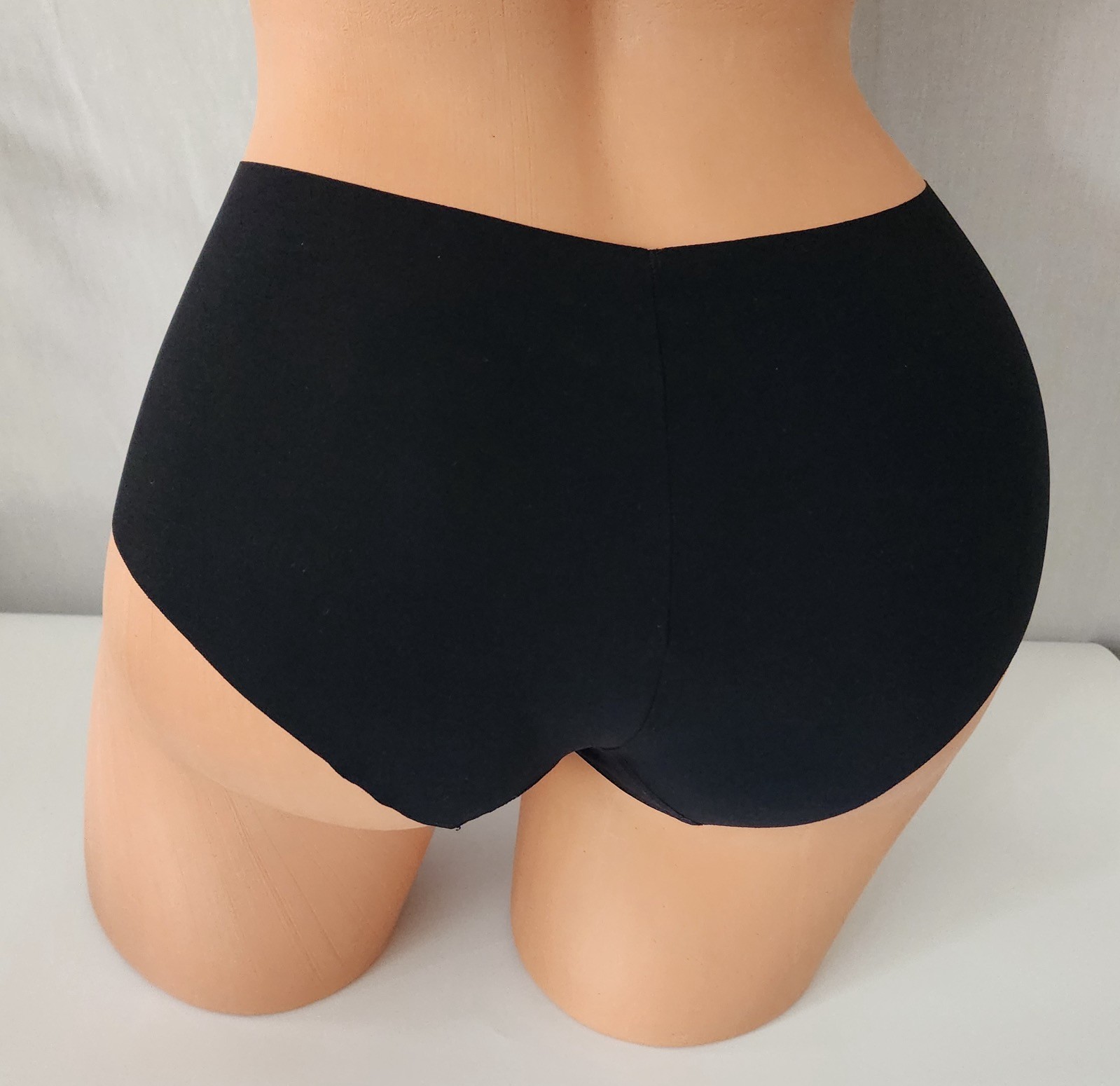 Uniqlo Seamless Bikini Black Panty Size XS NWOT