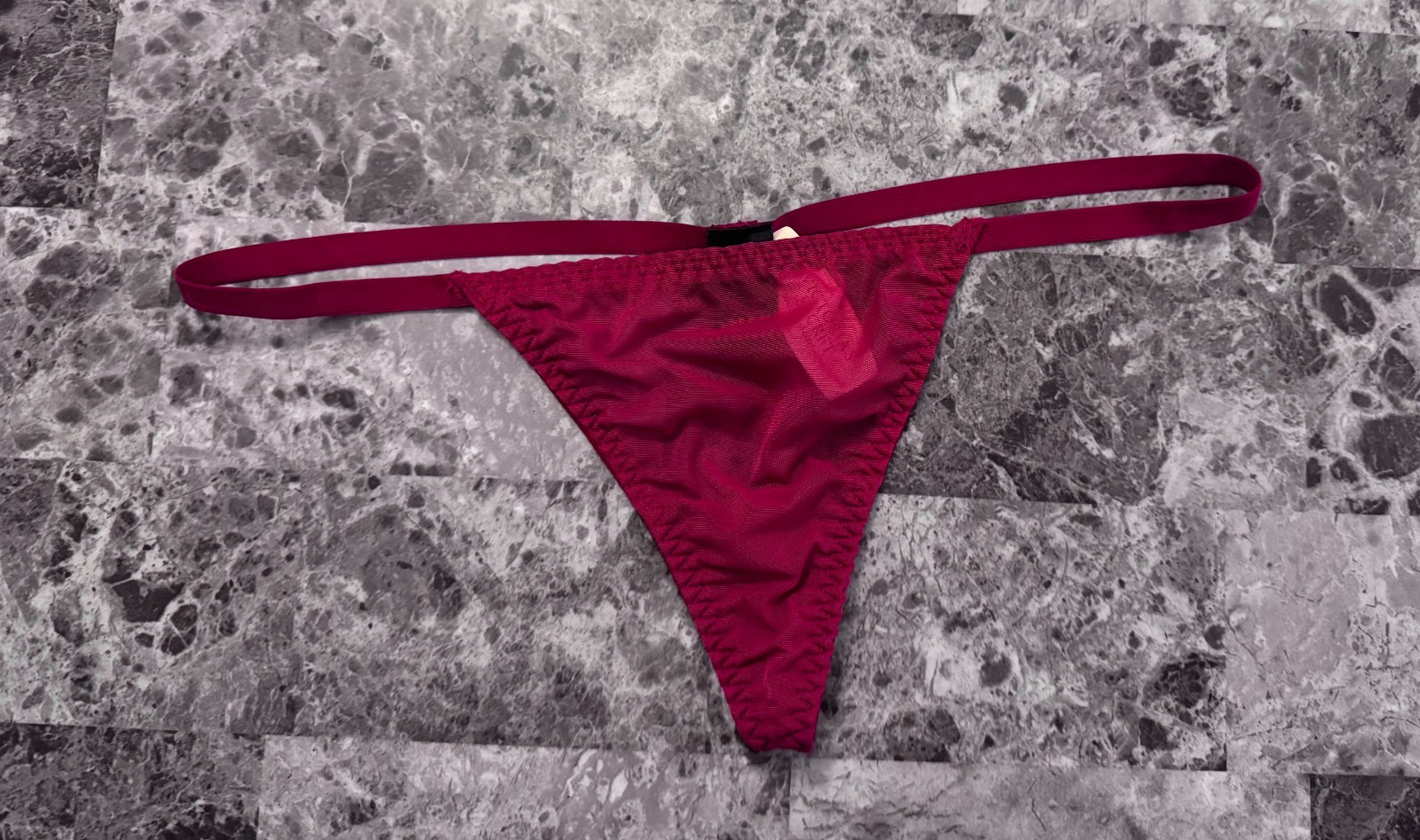 NWT VICTORIA’S SECRET O/S ONE SIZE RUBY RED MESH SHEER RARE V STRING PANTIES