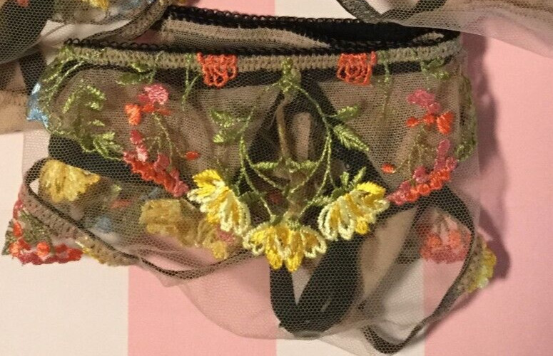 NEW Victoria’s Secret DREAM ANGELS Multi Floral Embroidered Thong Panty M N6974
