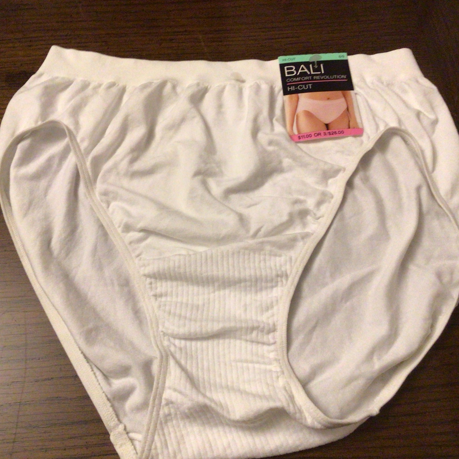 Bali Comfort Revolution Women’s Cool Comfort Panty. Size 8/9. White.Seamless.NWT