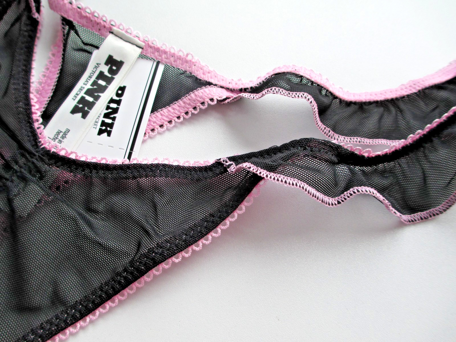 Victoria’s Secret PINK – M Wink Flutter Thong Panty – Black and Pink Medium