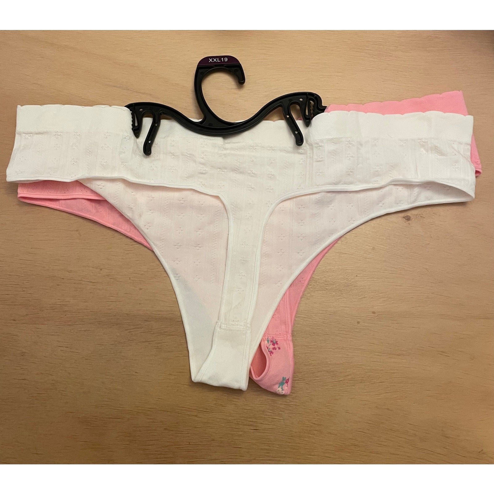 New Women’s No Boundaries 2 Pack Seamless Thongs Pink Floral/Winter White XXL 19