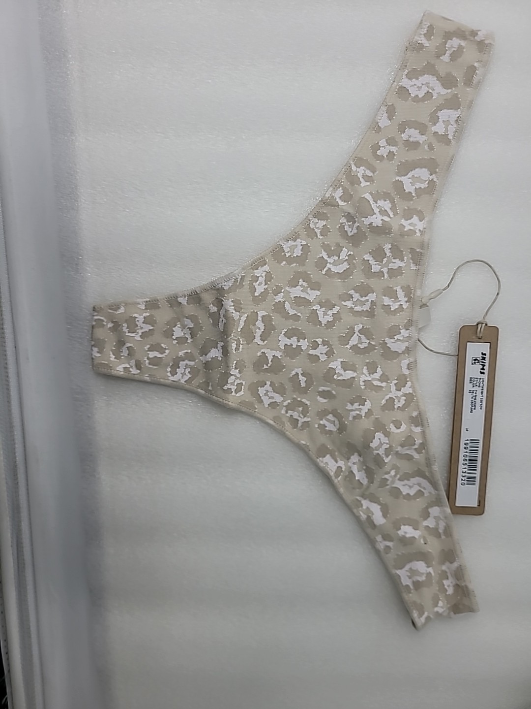 SKIMS Women’s lightweight Cotton Thong Size xs