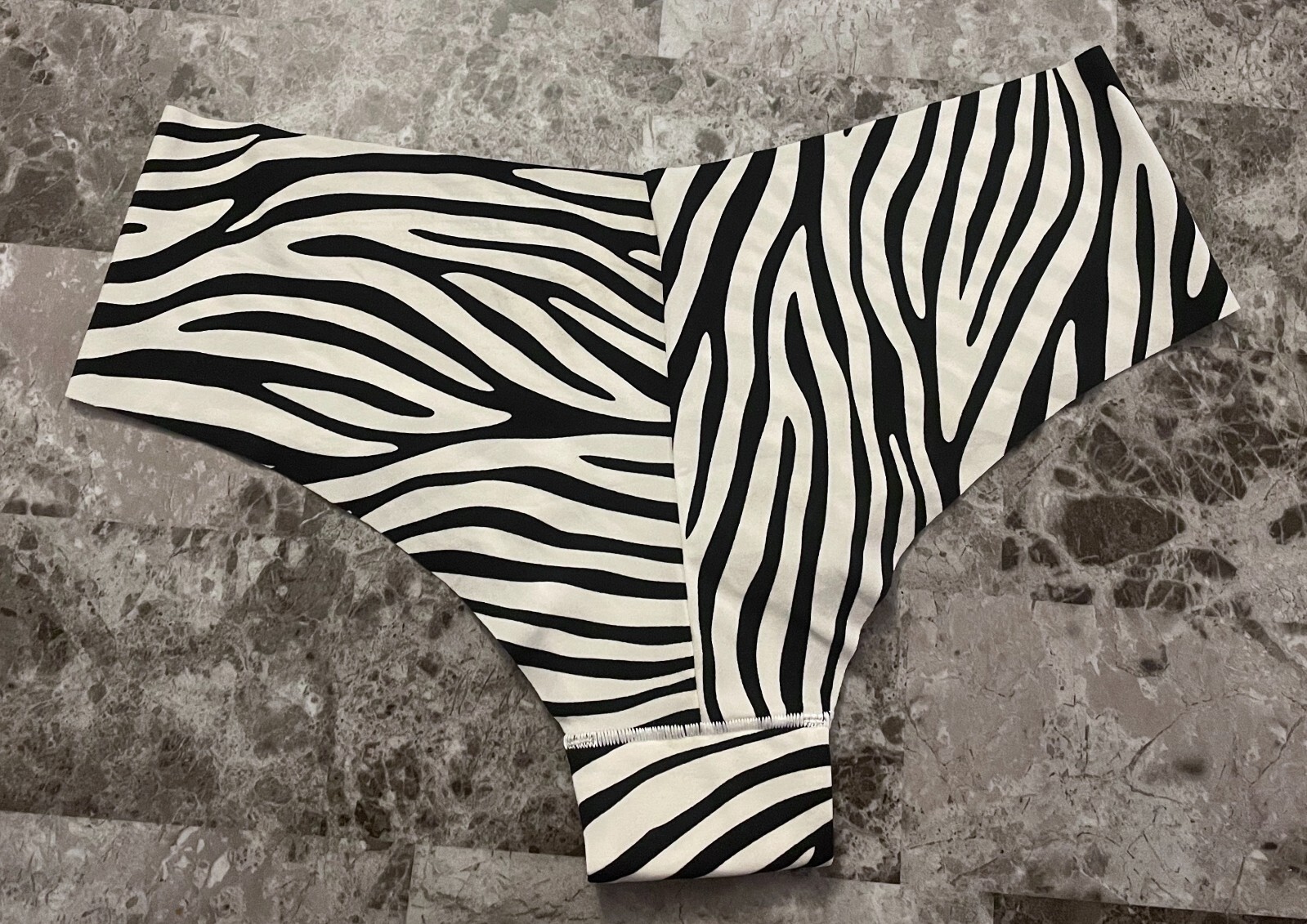NWOT VICTORIA’S SECRET PINK S BLACK WHITE ZEBRA RARE NO SHOW CHEEKSTER PANTIES