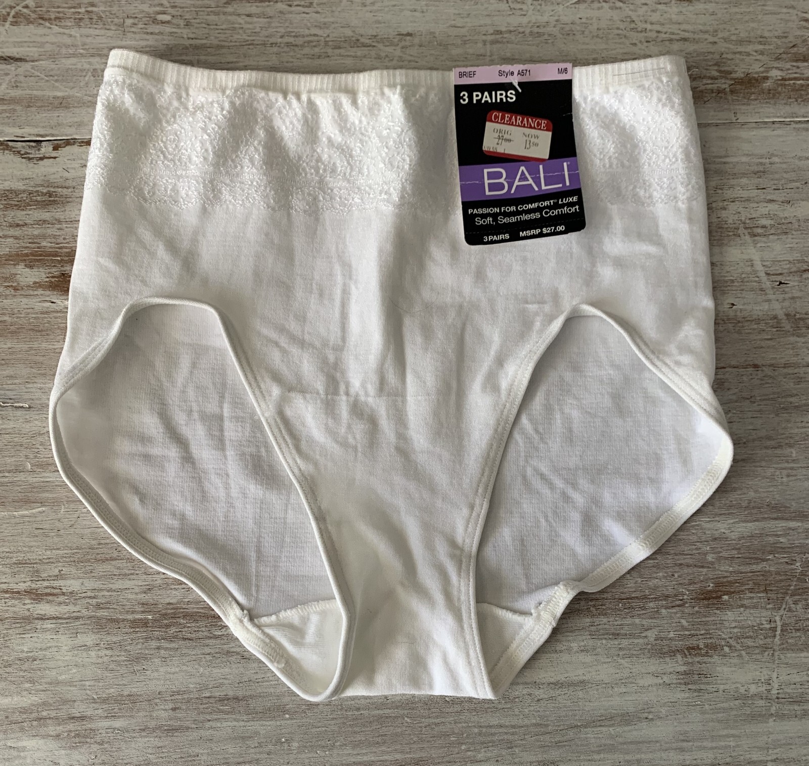Bali Seamless Comfort Brief Panties Seamless Luxe White A571 Size M/6 NEW