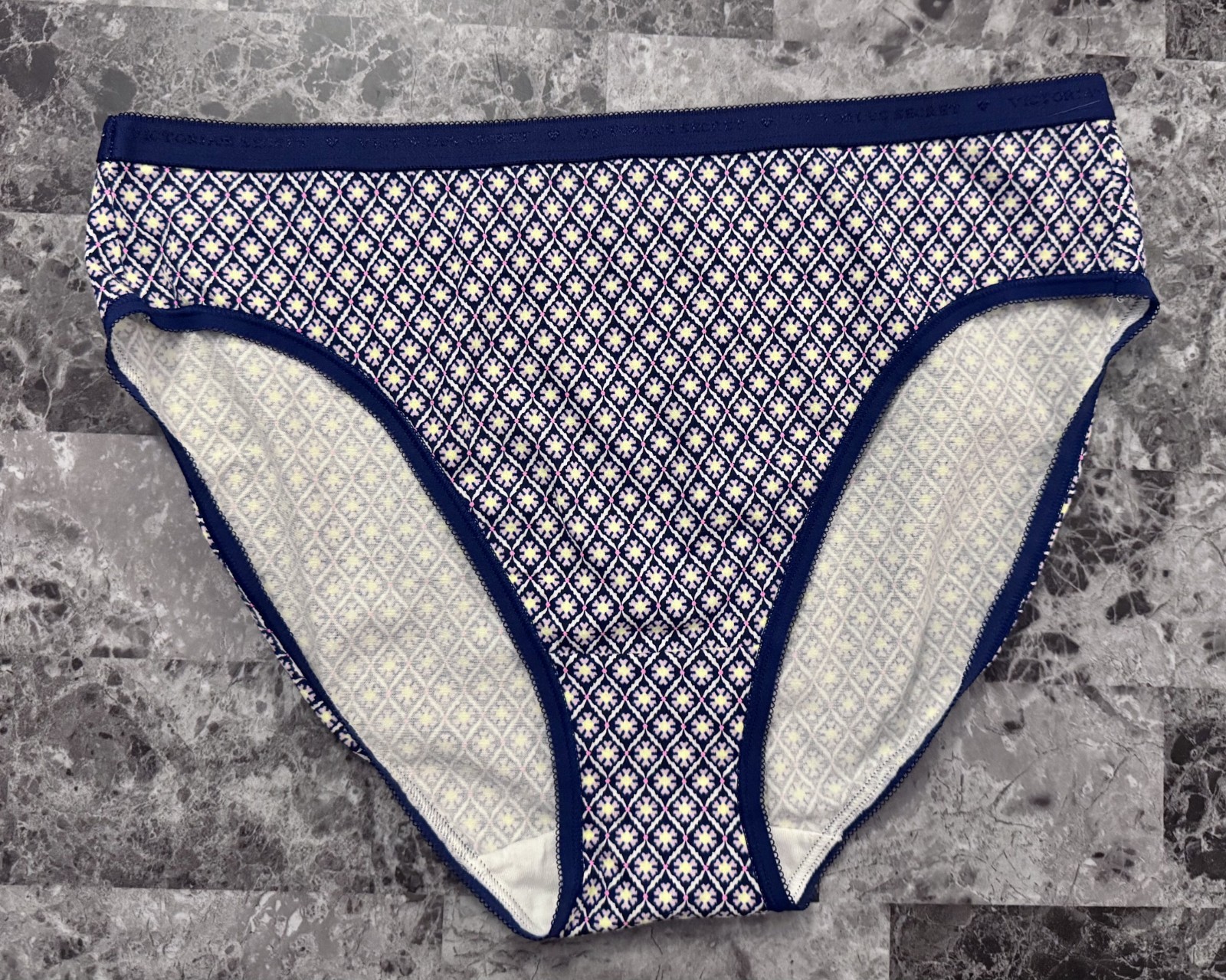 NWT VICTORIA’S SECRET L SNOWFLAKE LOGO BAND PICOT RARE HIGH LEG BRIEF PANTIES