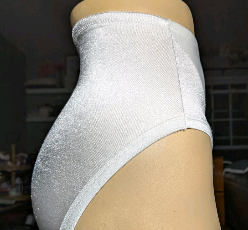 Vintage Vanity Fair Solid White High Rise Stretch Brief Panties Satiny Nylon Med