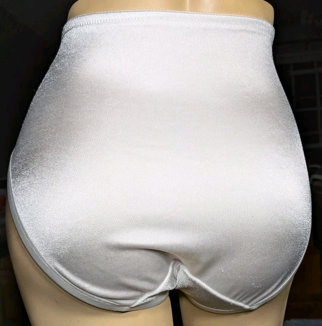 Vintage Vanity Fair Solid White High Rise Stretch Brief Panties Satiny Nylon Med