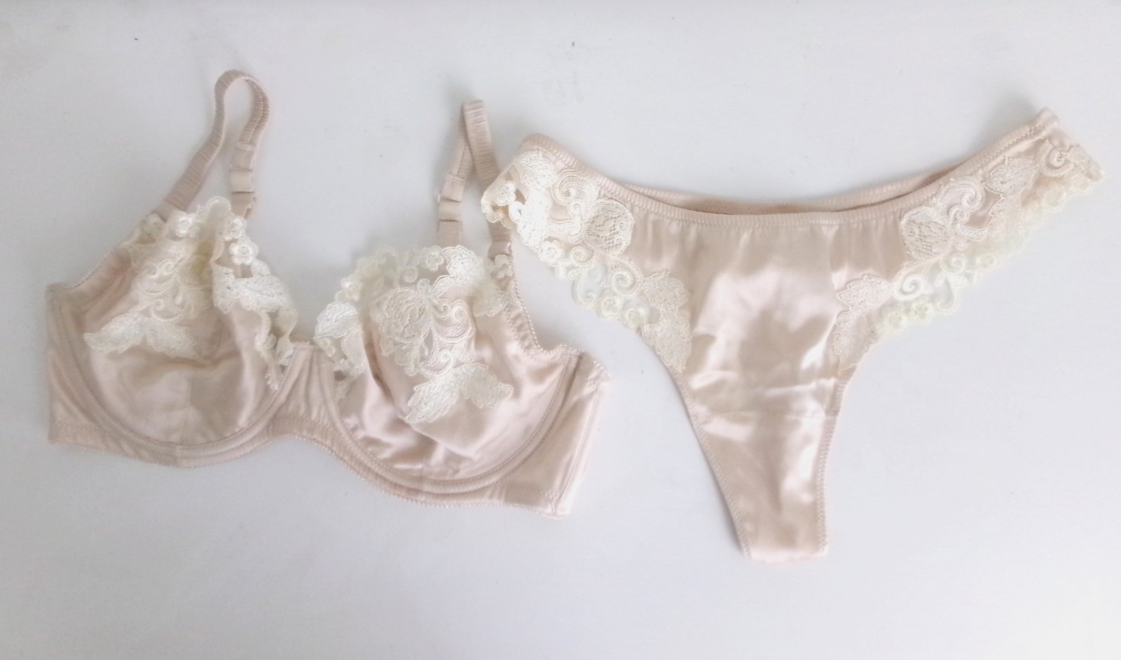 NWOT EVE’S TEMPTATION SILK UNDERWIRE FLORAL LACE BRA/PANTIES 2PC NUDE