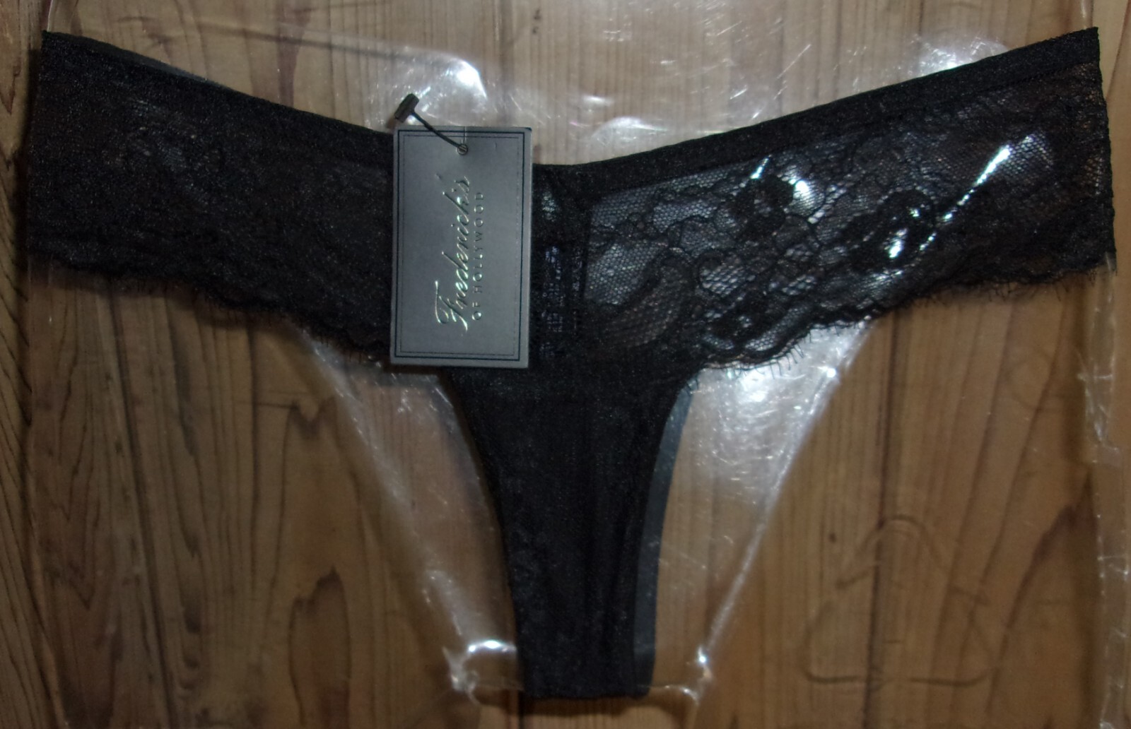 Frederick’s of Hollywood “Ariel” Tanga/Thong Size: SMALL Black NWT