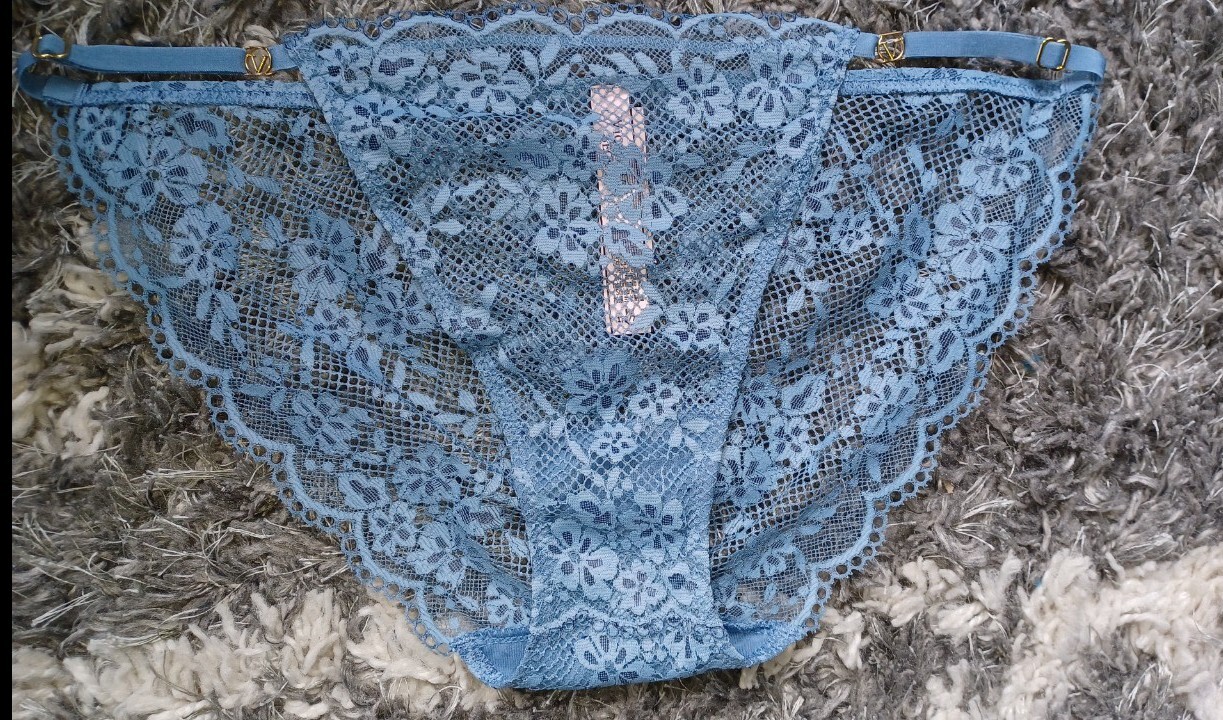 NeW Vs adjustable cloud lace string bikini Panty Size medium blue