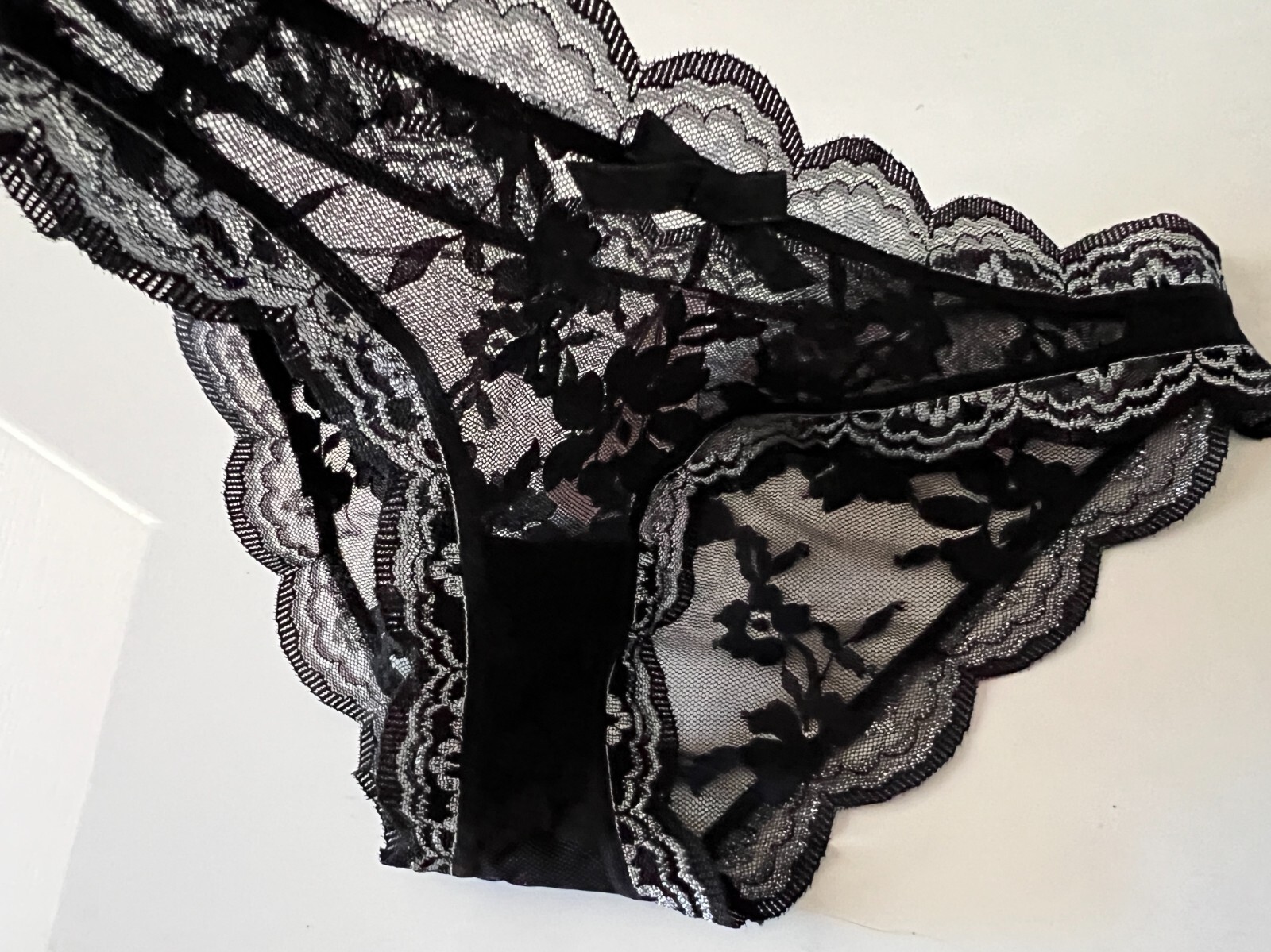 VICTORIA’S SECRET Dream Angels Cheekini Tanga PANTY Black All Over Lace Size XS