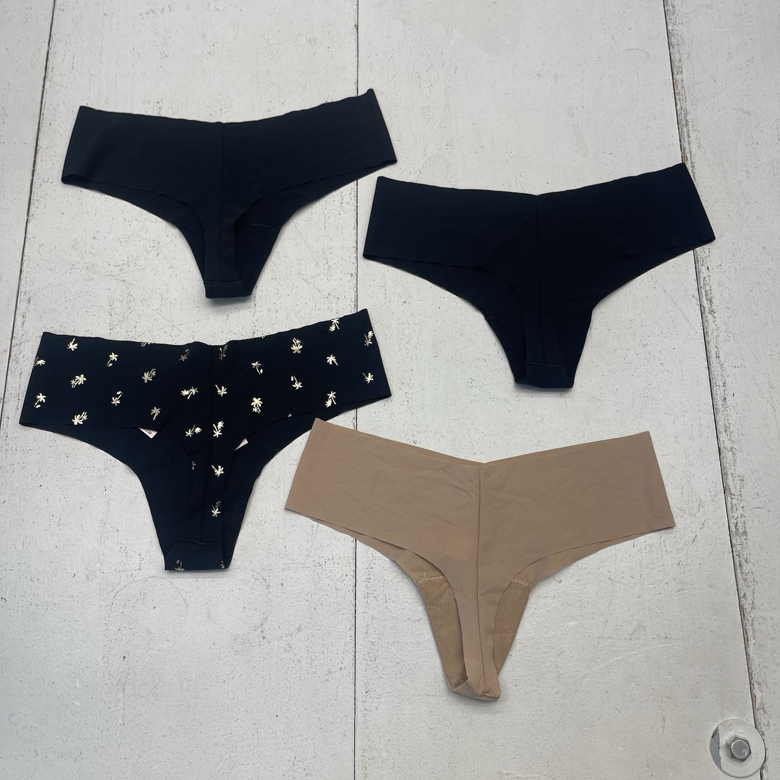 Victoria’s Secret 4 Pack Black Beige Palm Tree Seamless Thong Women’s Size Small
