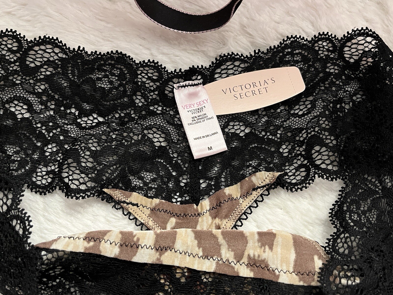 NWT Vtg VICTORIA’S SECRET VERY SEXY Silky Smooth LEOPARD Thong Panty Wide Lace M