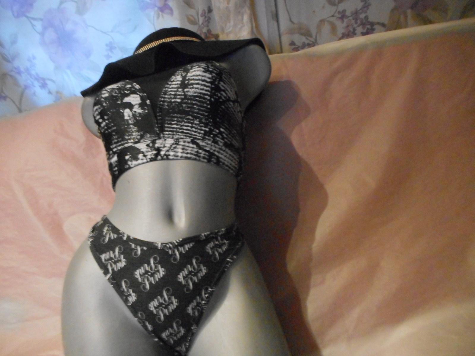 Pink By Victoria’s Secret Black/white Women’s Thong Panty MEDIUM