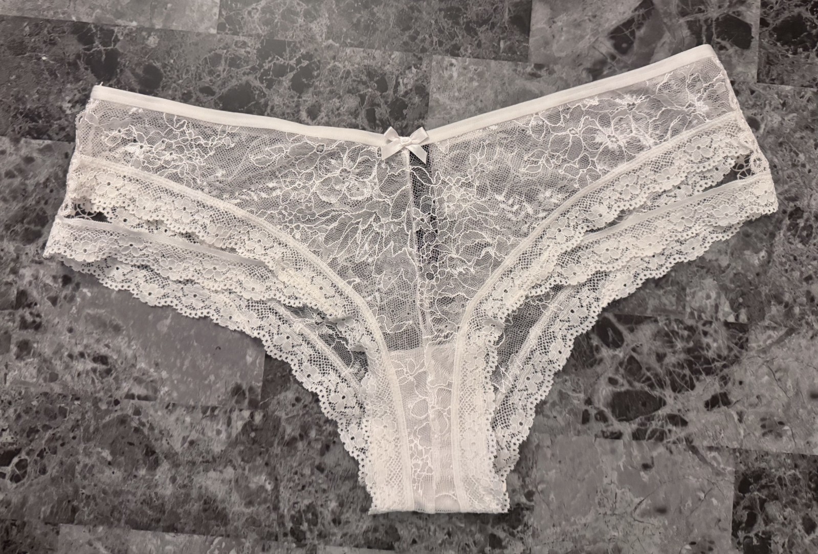 NWOT VICTORIA’S SECRET XL COCONUT WHITE LACE CROCHET CUTOUT RARE CHEEKY PANTIES