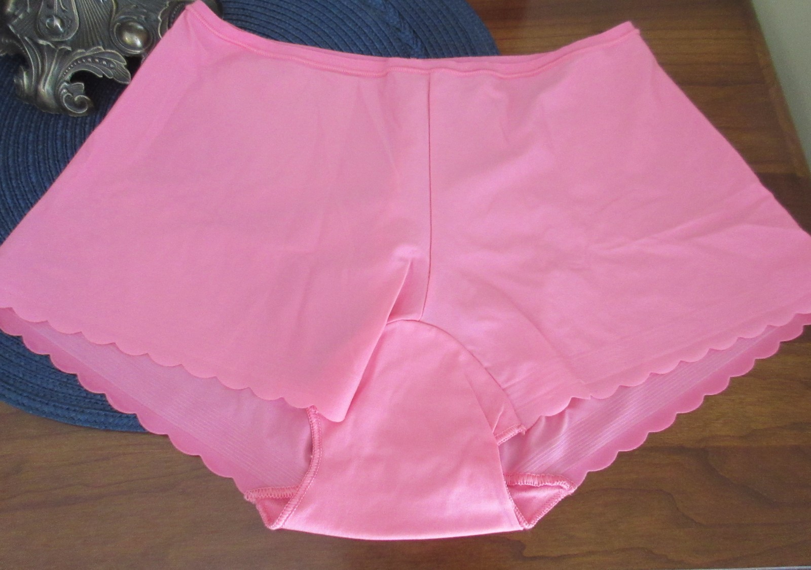 1 pr SOMA HOT PINK stretch nylon back seam BOYSHORT panties sz L/7