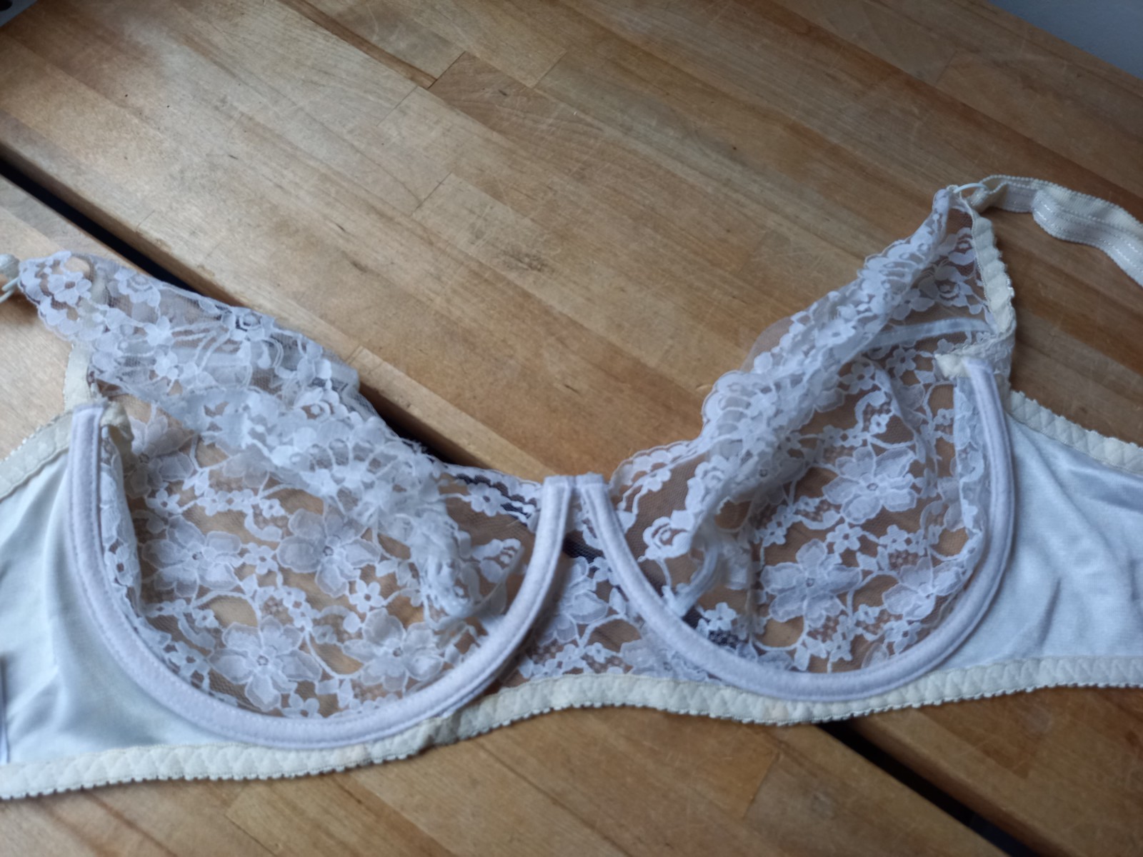 40DD White Bra with Full Lace Cups Underwire Bra 40DD BRAND NEW