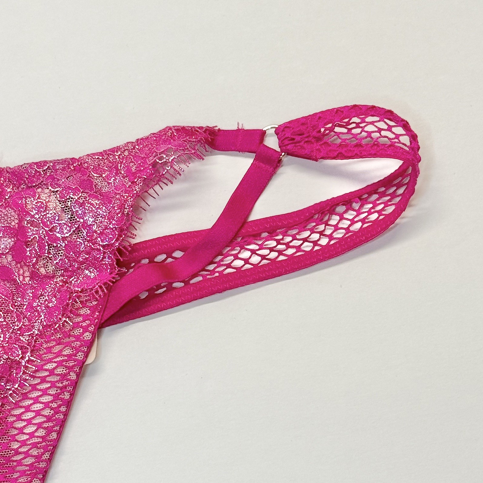 NWT RARE Vintage Victoria’s Secret Pink Fishnet Mesh Lace Strappy Thong Medium