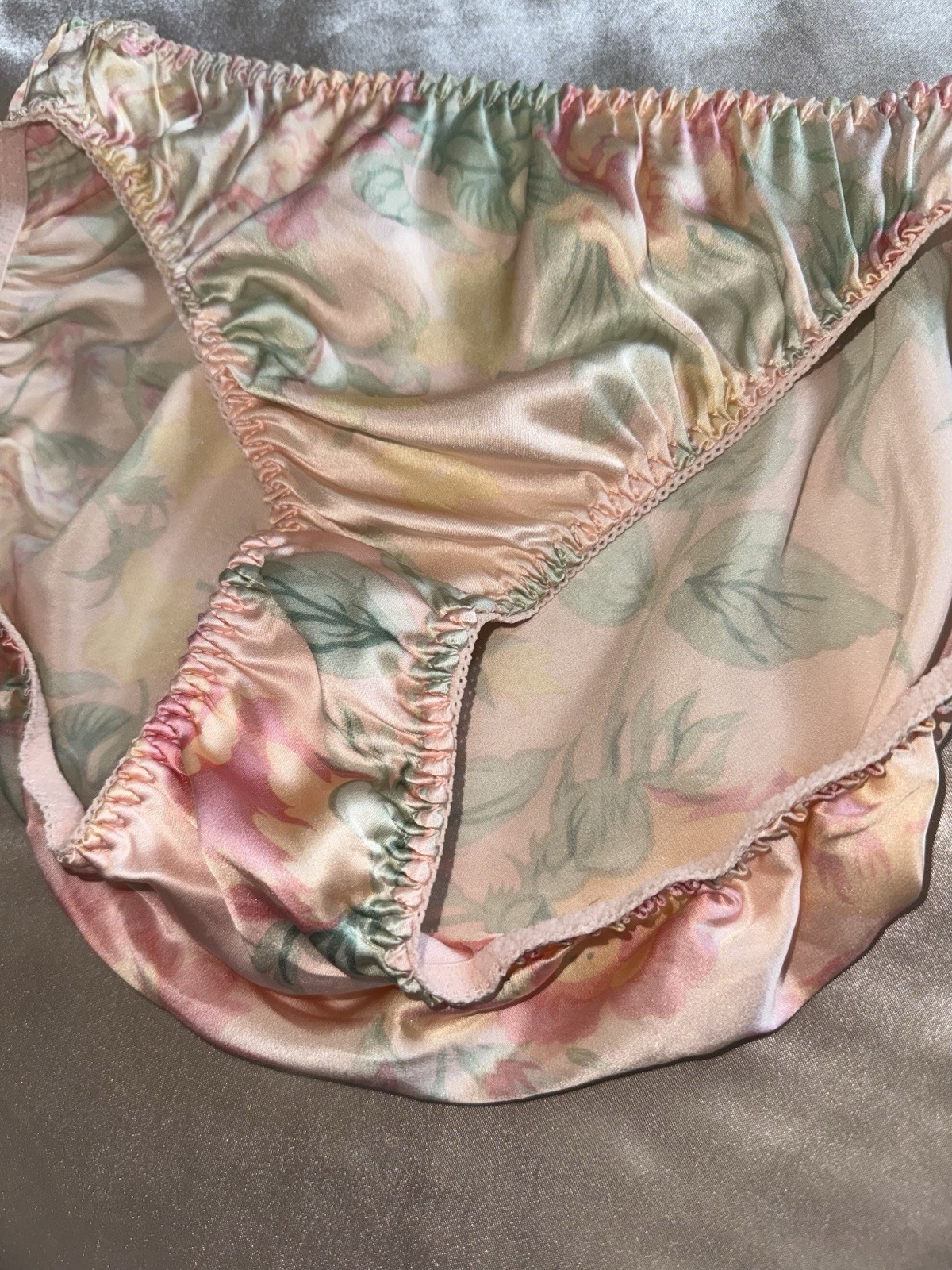 90’s Victoria’s Secret Crown Label 100% Silk Blush Floral Bikini Panty Small