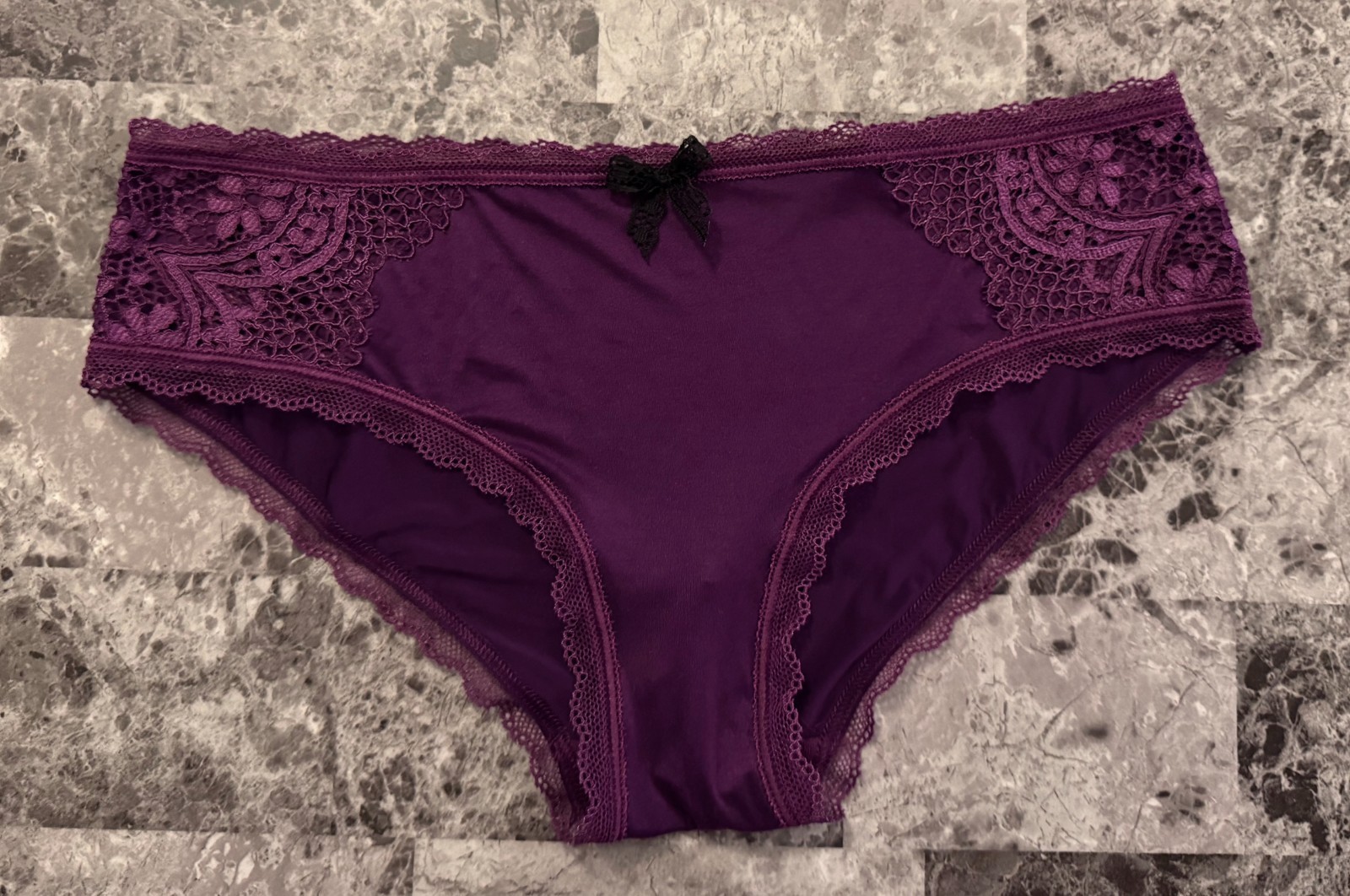BODY BY VICTORIA’S SECRET S MAROON WINE SATIN SMOOTH LACE RARE HIPHUGGER PANTIES