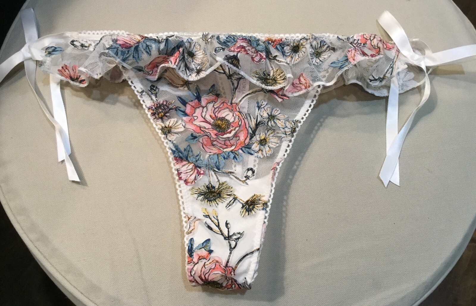 Victorias Secret Dream Angels 2019 Floral Embroidered Ruffle Flutter Thong M