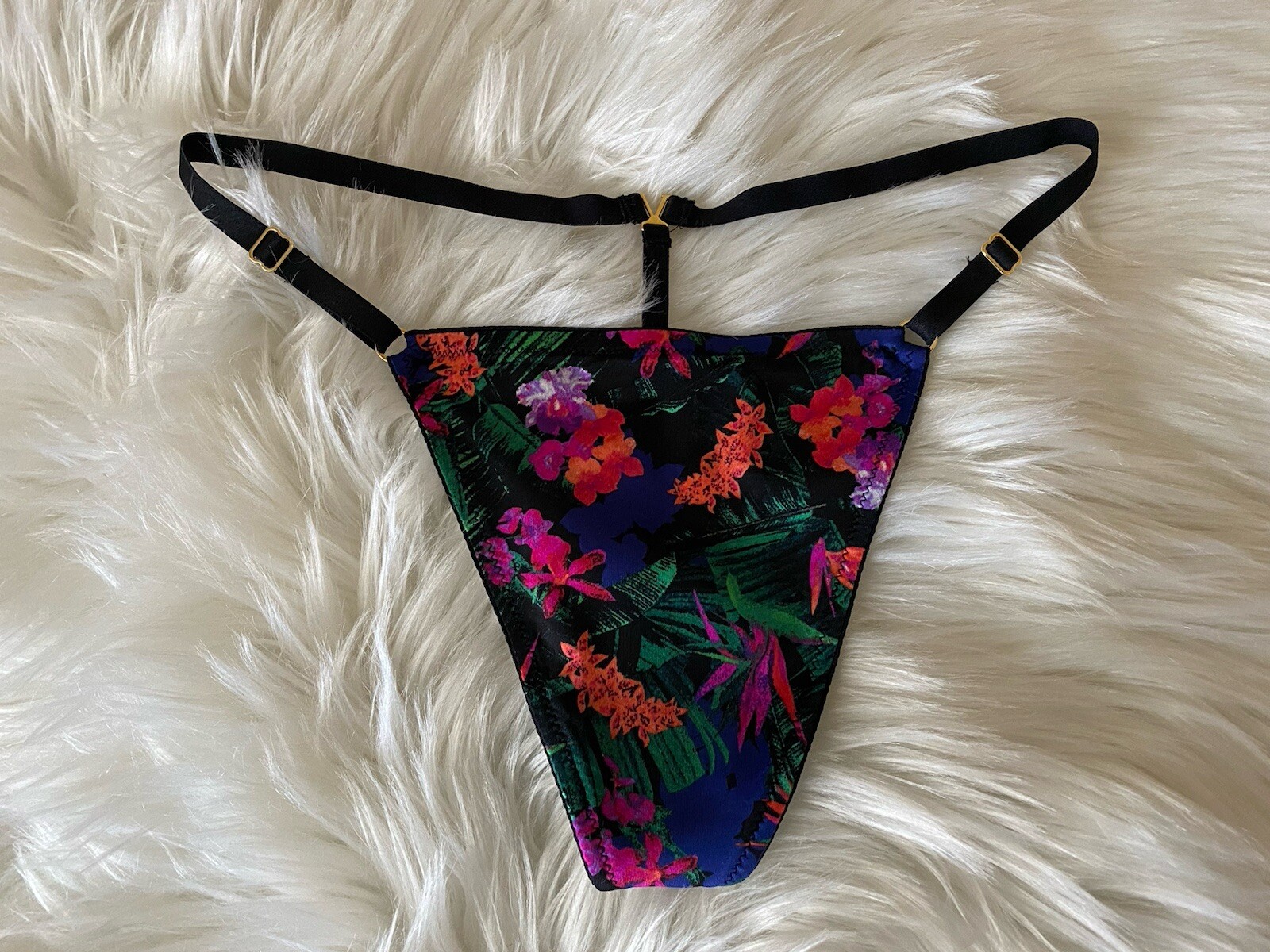 NWT VICTORIA’S SECRET PINK FLOWER THEME ADJUSTABLE STRAP V-STRING PANTIES