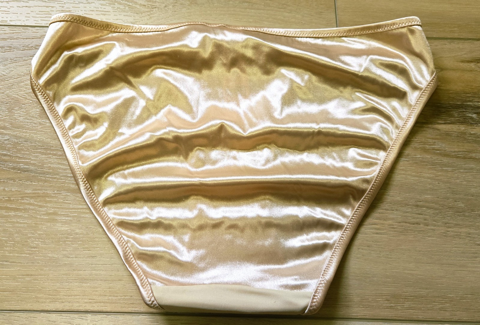 NWT Vintage Victoria’s Secret Smooth Front Second Skin Satin Bikini Panties M