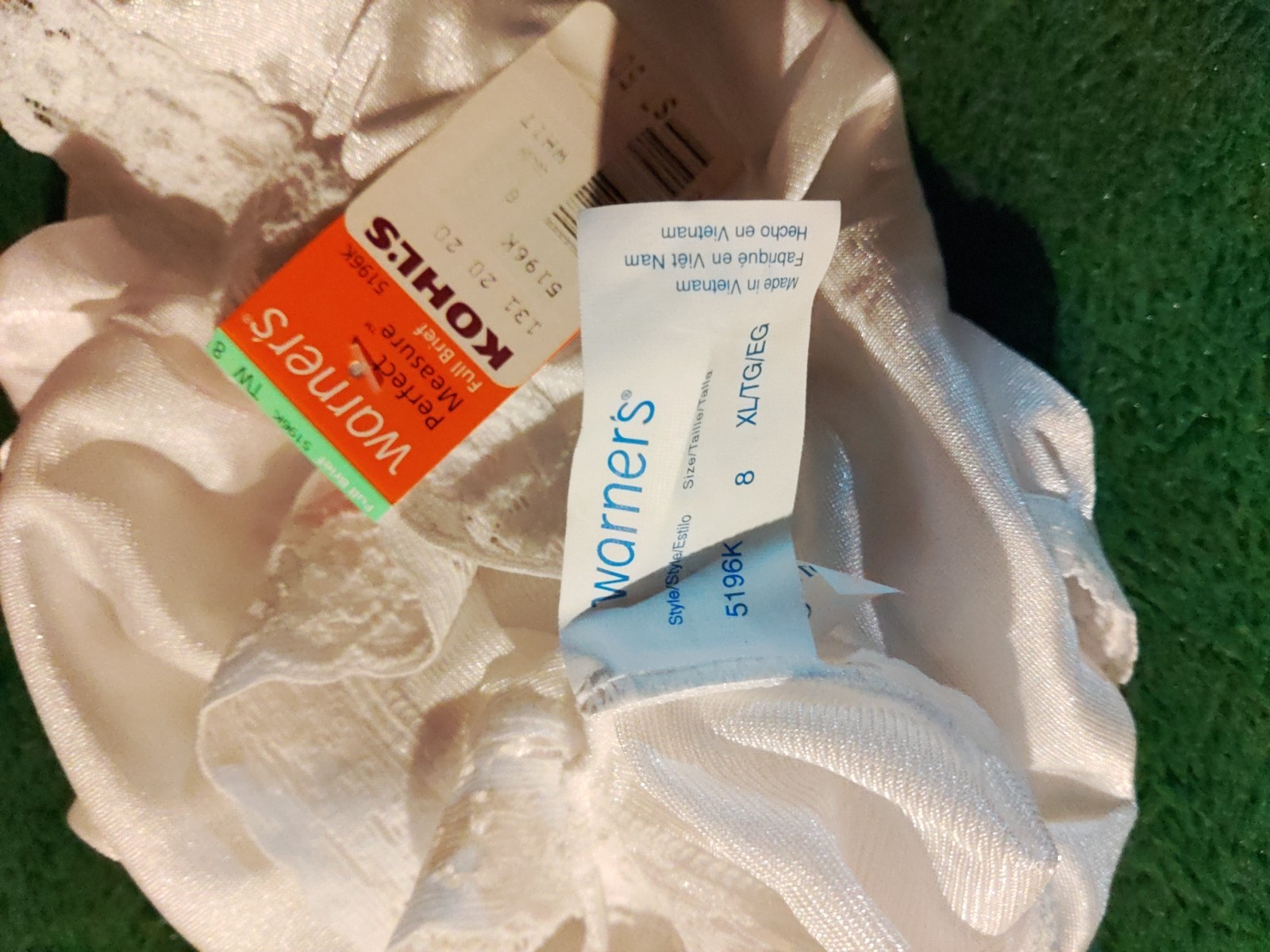 VTG Warner’s Shine On #2355 White 100% Nylon W/ Lace Soft Silky Panties Sz 8