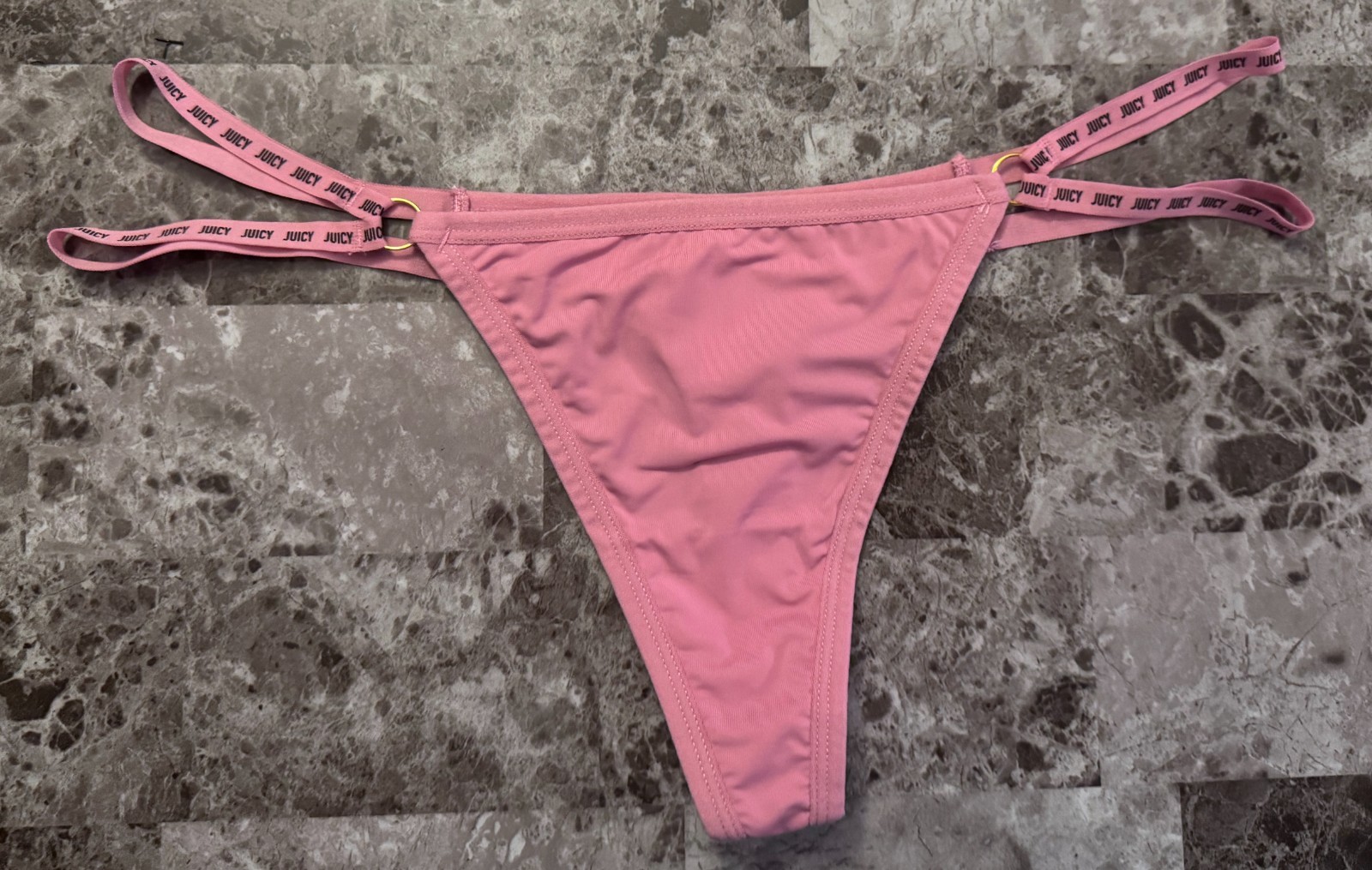 NWOT JUICY COUTURE SMOOTH PINK BLACK LOGO GOLD RING STRAPPY THONG PANTIES