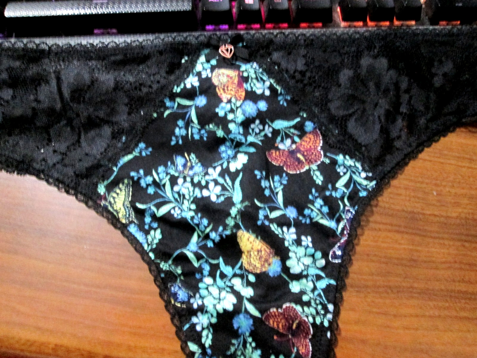 🎀New $16.50💖Victoria’s Secret💗🖤Body Vic Thong💖Size M, L, XL🎀