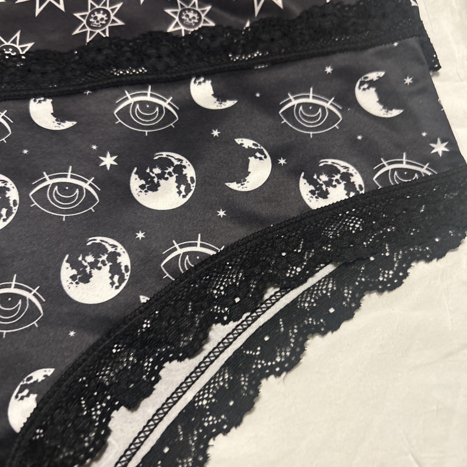 Morvia 3pk lace trim goth Emo panties L skulls stars Planets & Skulls Lingerie