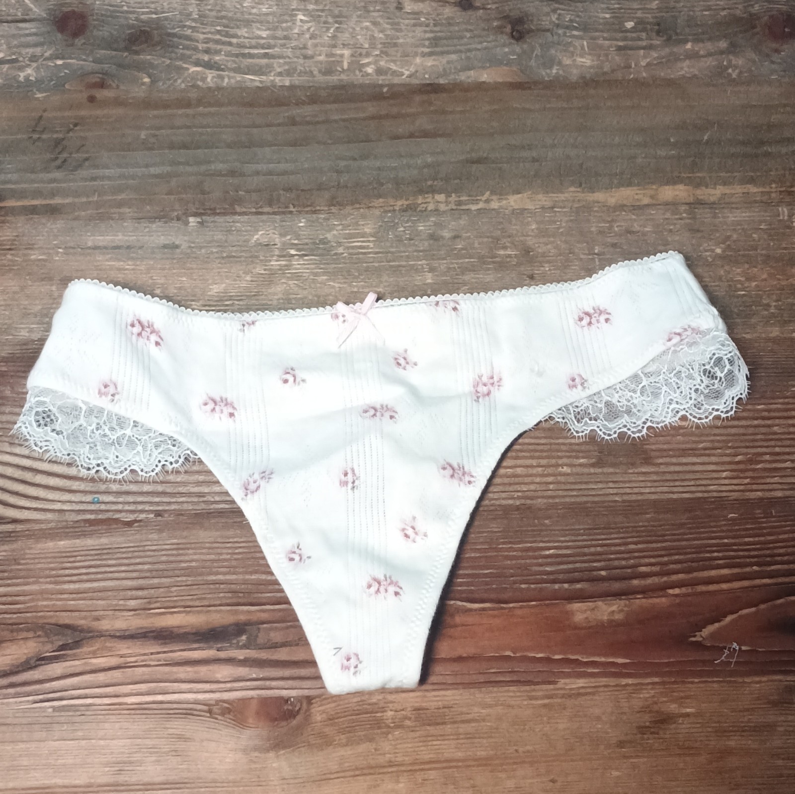 Aerie Women’s White/Pink Floral Lace Thong Panties Bow Accent Size XS
