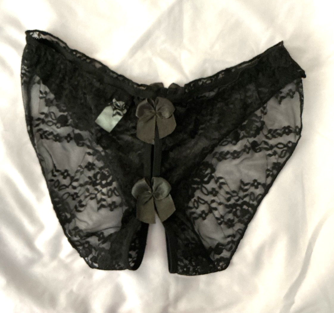 Women’s Black Lace Ruffle Crotchless Bikini Brief Panty Black Bows size Medium